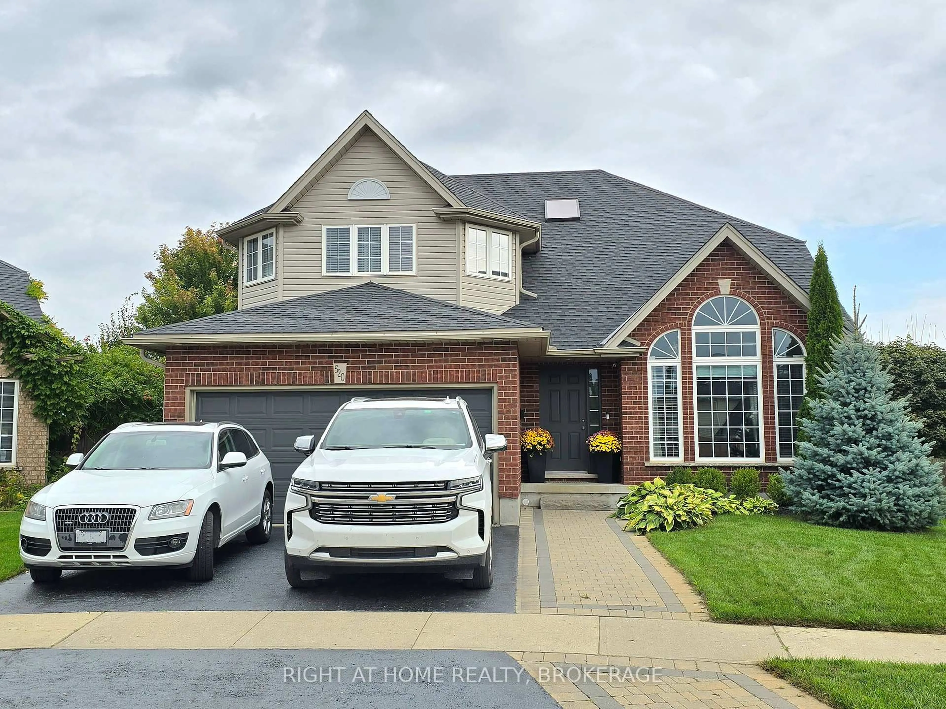Home with brick exterior material, street for 520 Pine Hollow Crt, Kitchener Ontario N2R 1T3