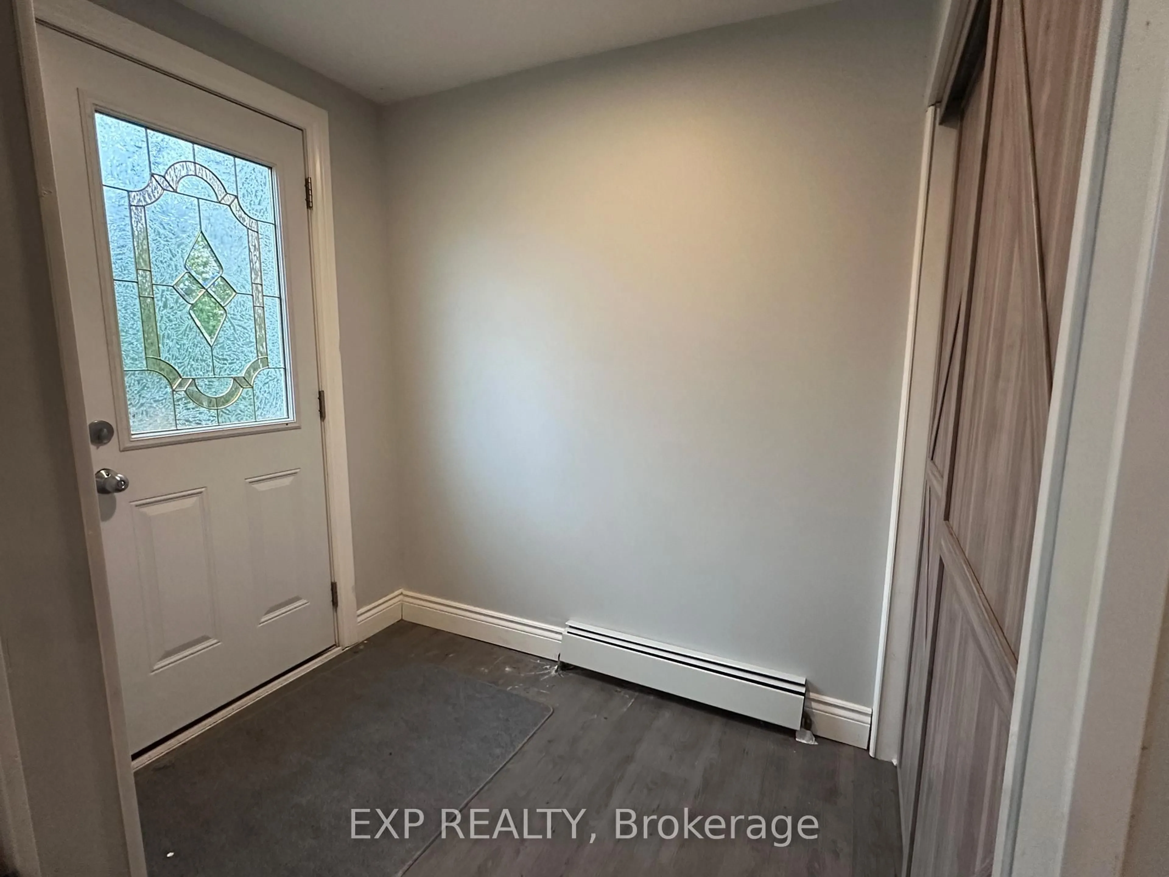 Indoor entryway for 190 Ann St, North Middlesex Ontario N0M 2K0