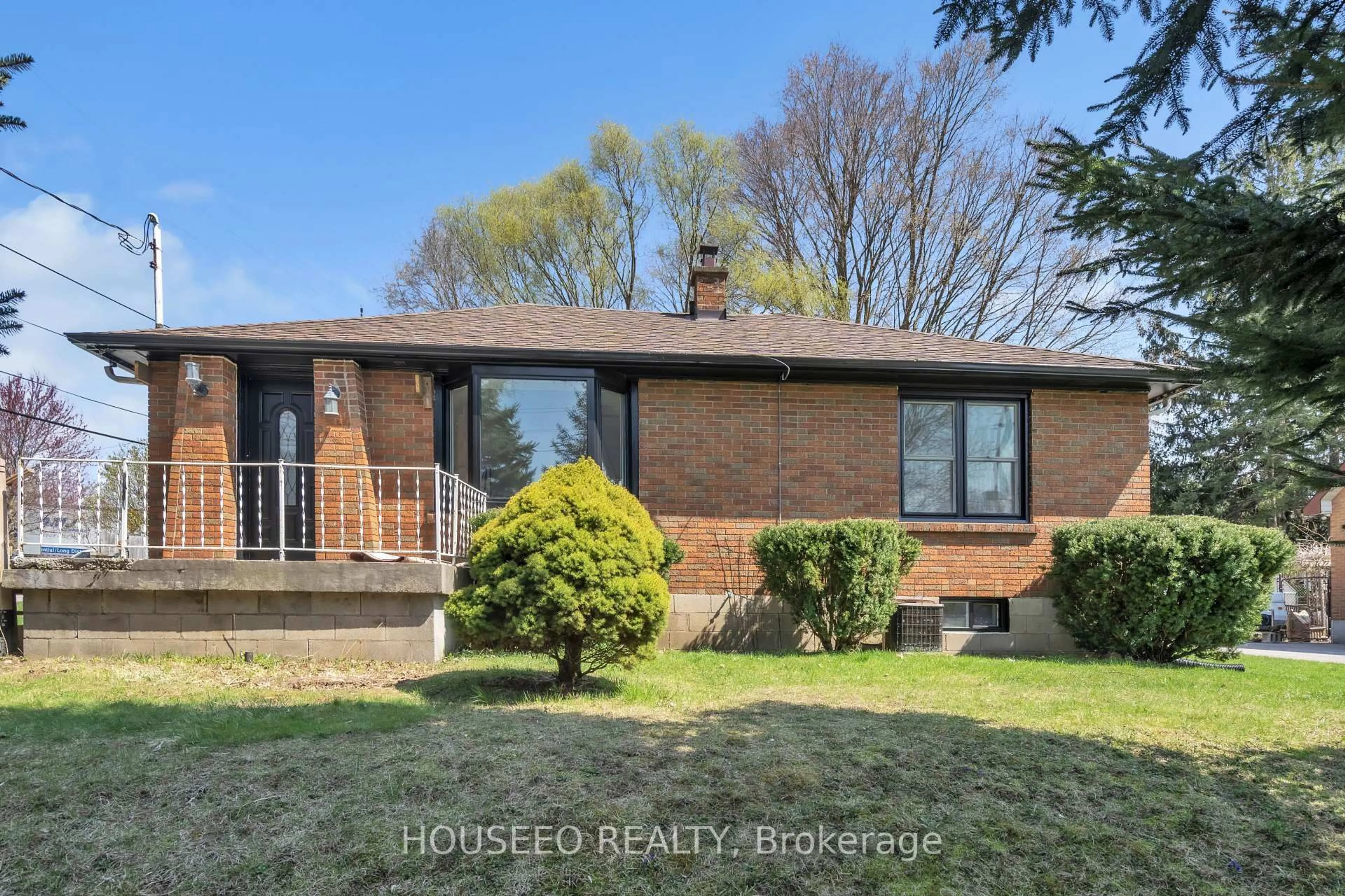 Home with brick exterior material, street for 1224 Hamilton Rd, London East Ontario N5W 1B2