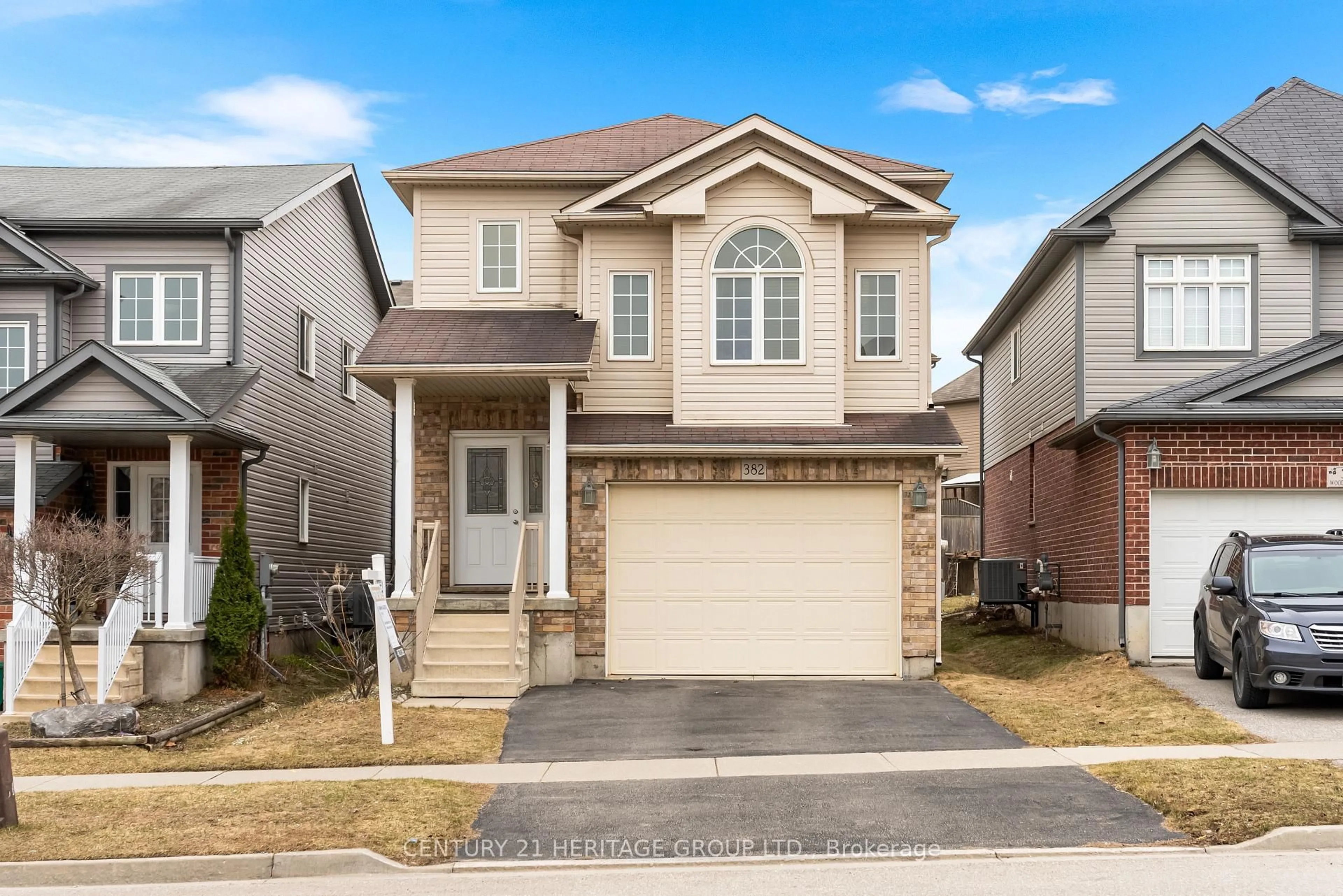 Home with vinyl exterior material, street for 382 Woodbine Ave, Kitchener Ontario N2R 0A9