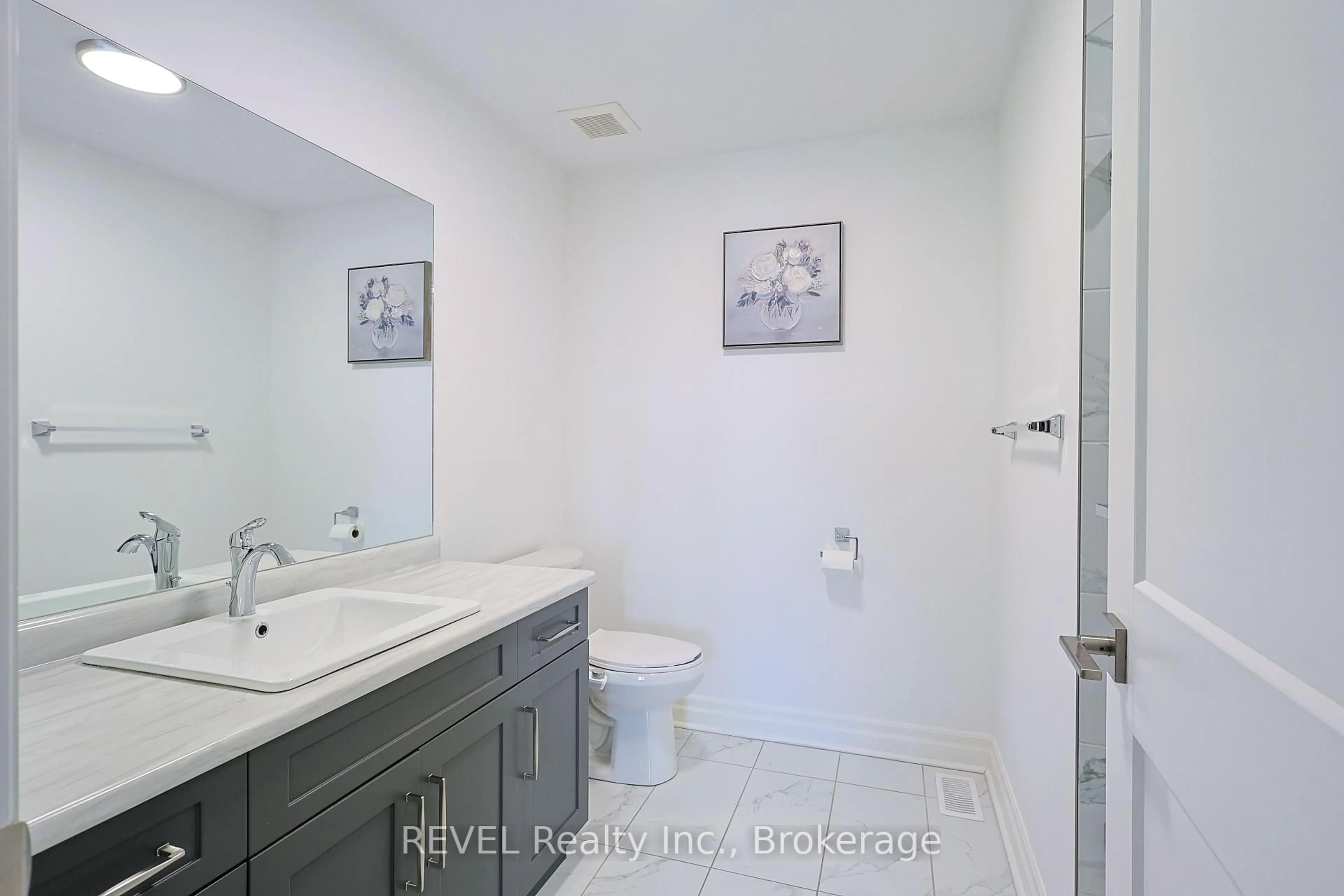 Standard bathroom, ceramic/tile floor for 7538 Splendour Dr, Niagara Falls Ontario L2H 3V9