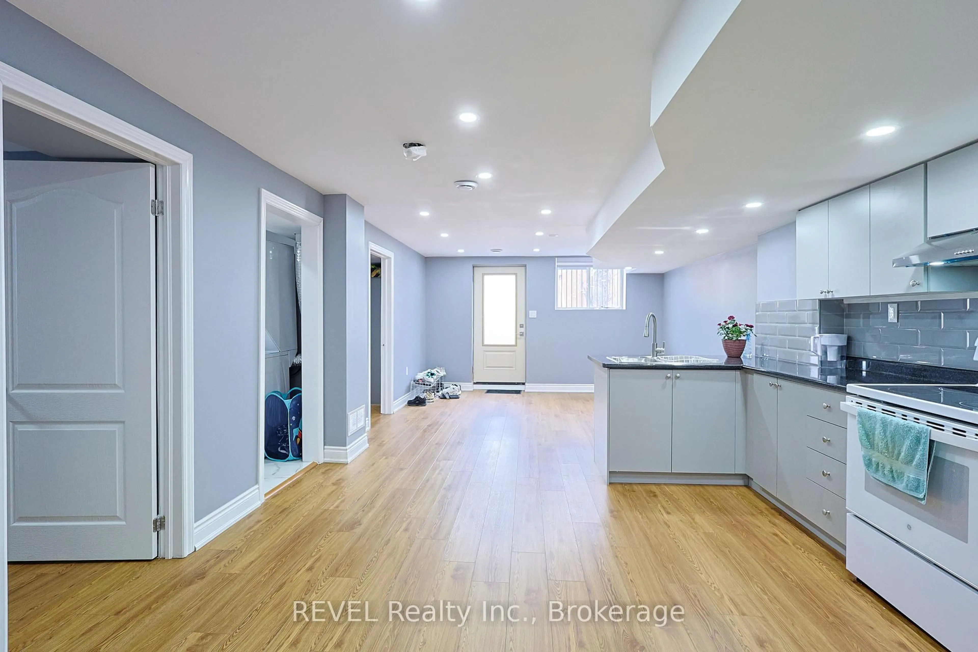 Open concept kitchen, unknown for 7538 Splendour Dr, Niagara Falls Ontario L2H 3V9