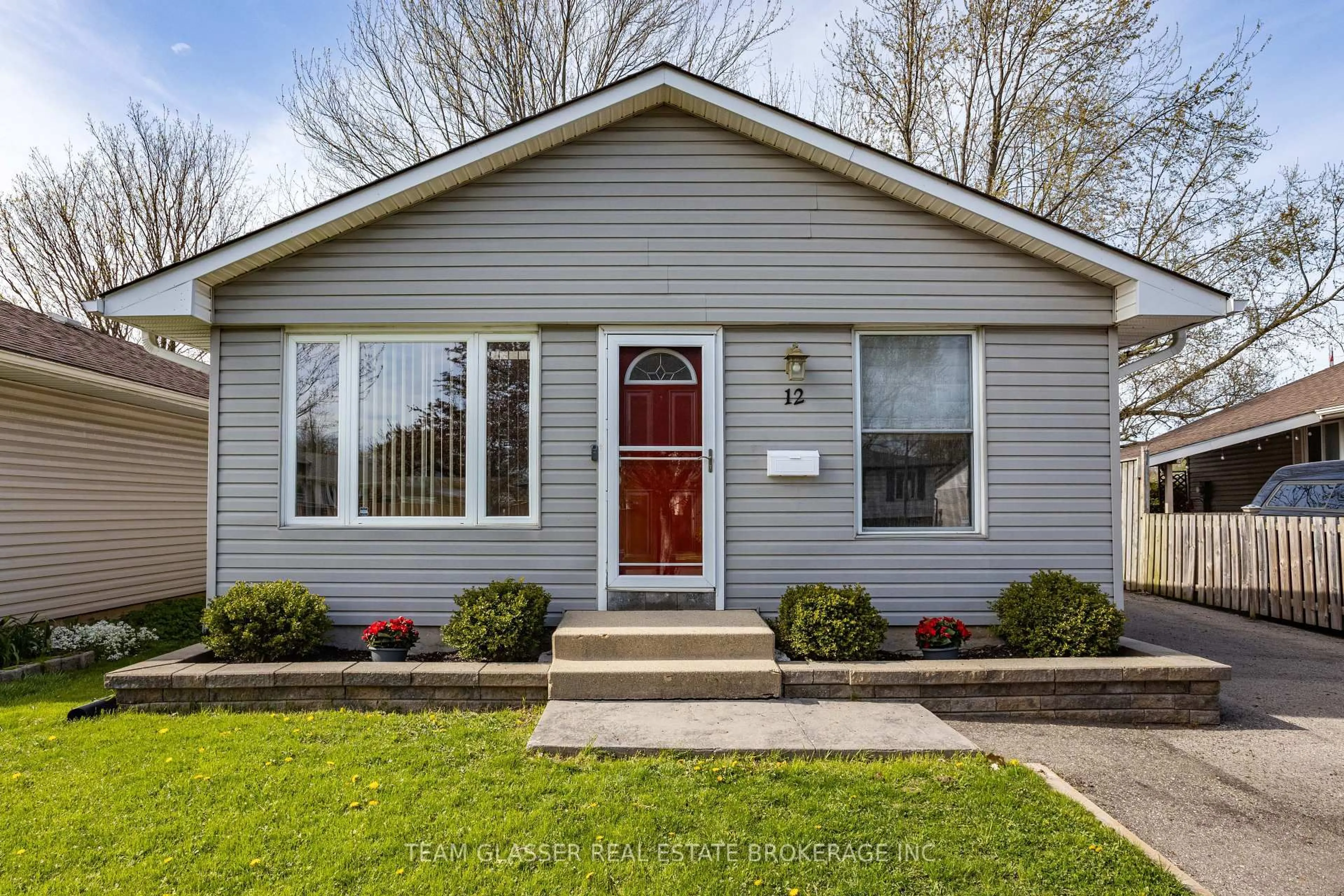 Home with vinyl exterior material, street for 12 DOW Rd, London Ontario N6E 1E9