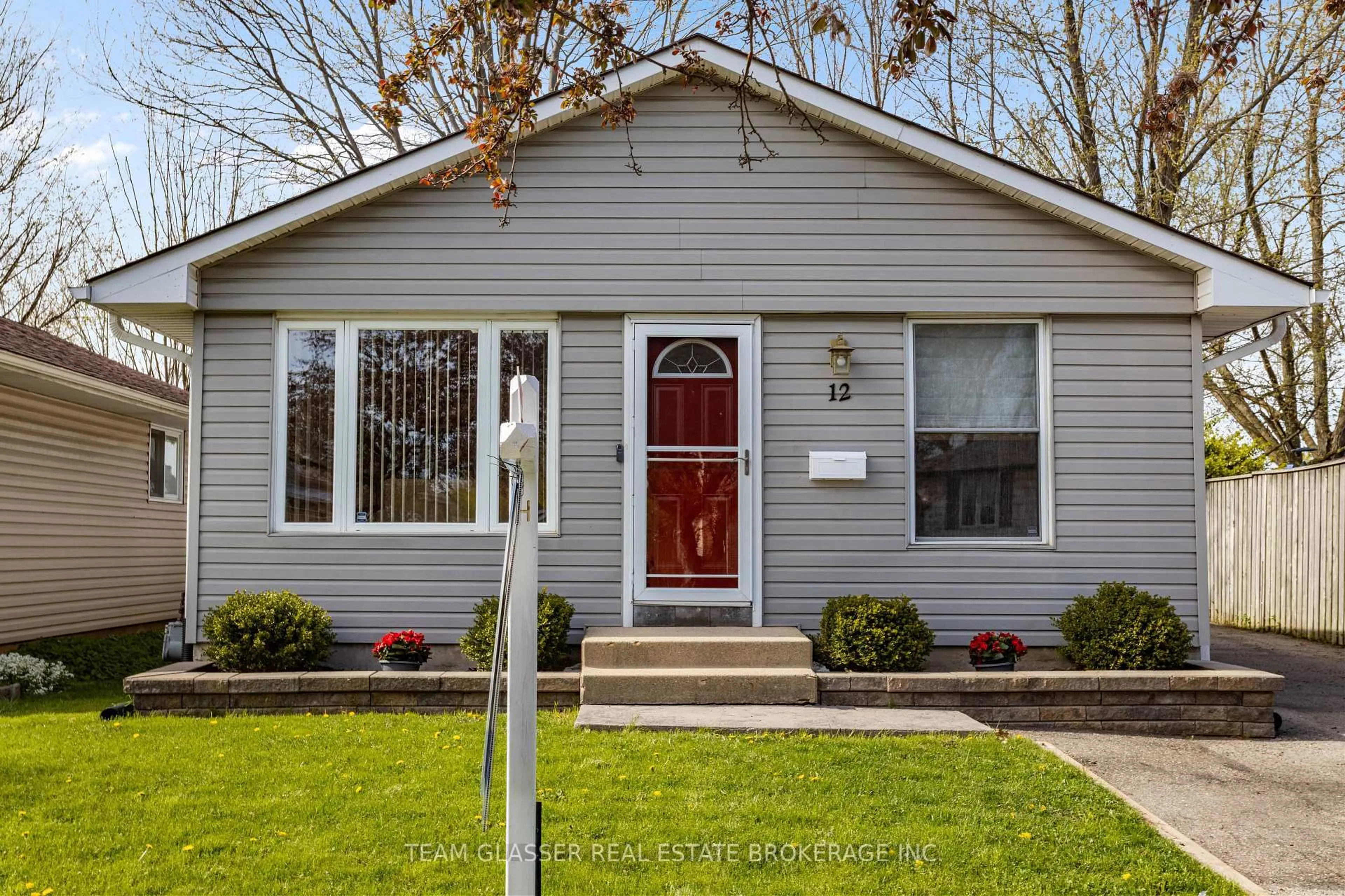 Home with vinyl exterior material, street for 12 DOW Rd, London Ontario N6E 1E9