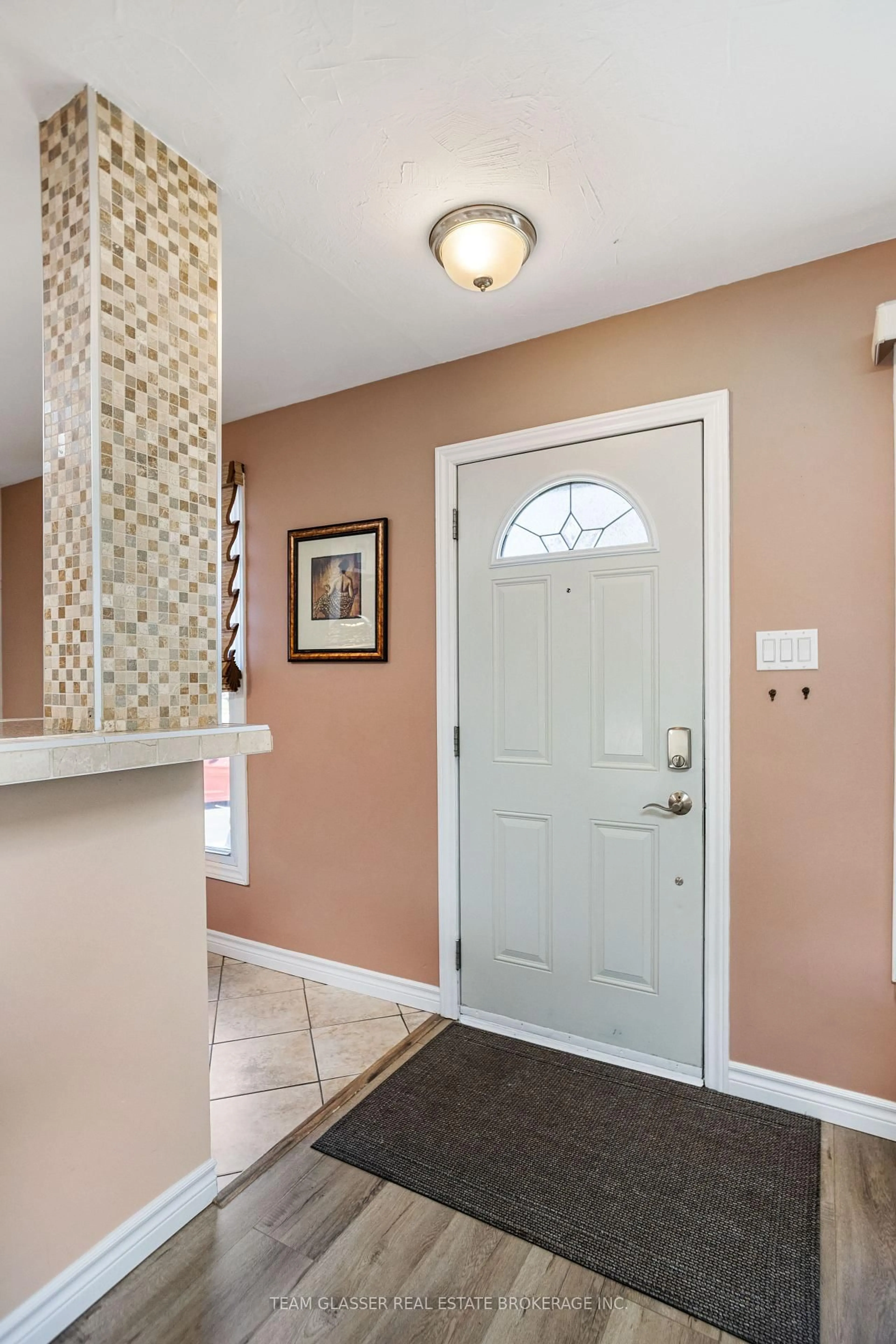 Indoor entryway for 12 DOW Rd, London Ontario N6E 1E9