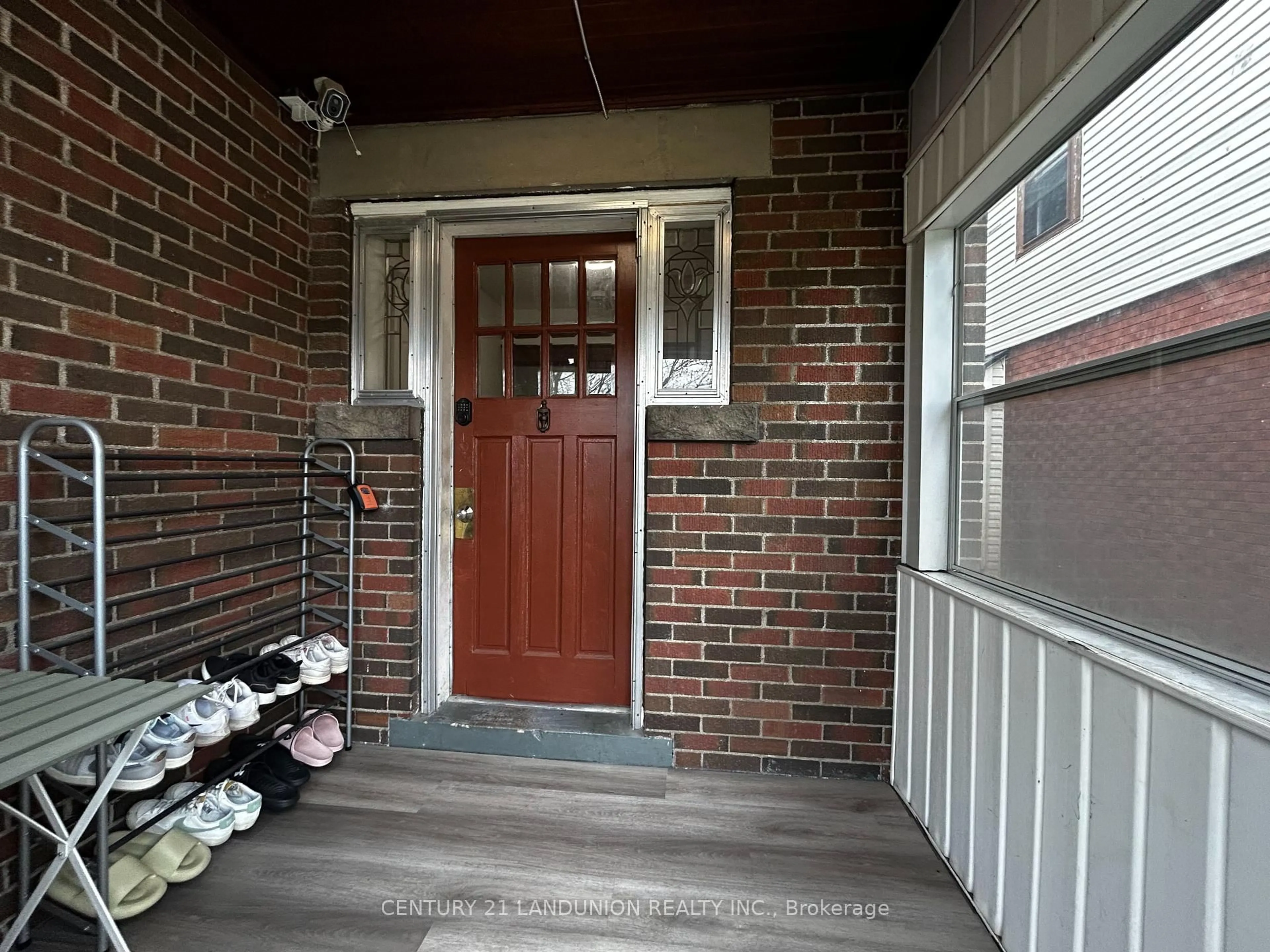 Indoor entryway for 46 Arnold St, Hamilton Ontario L8S 1R4