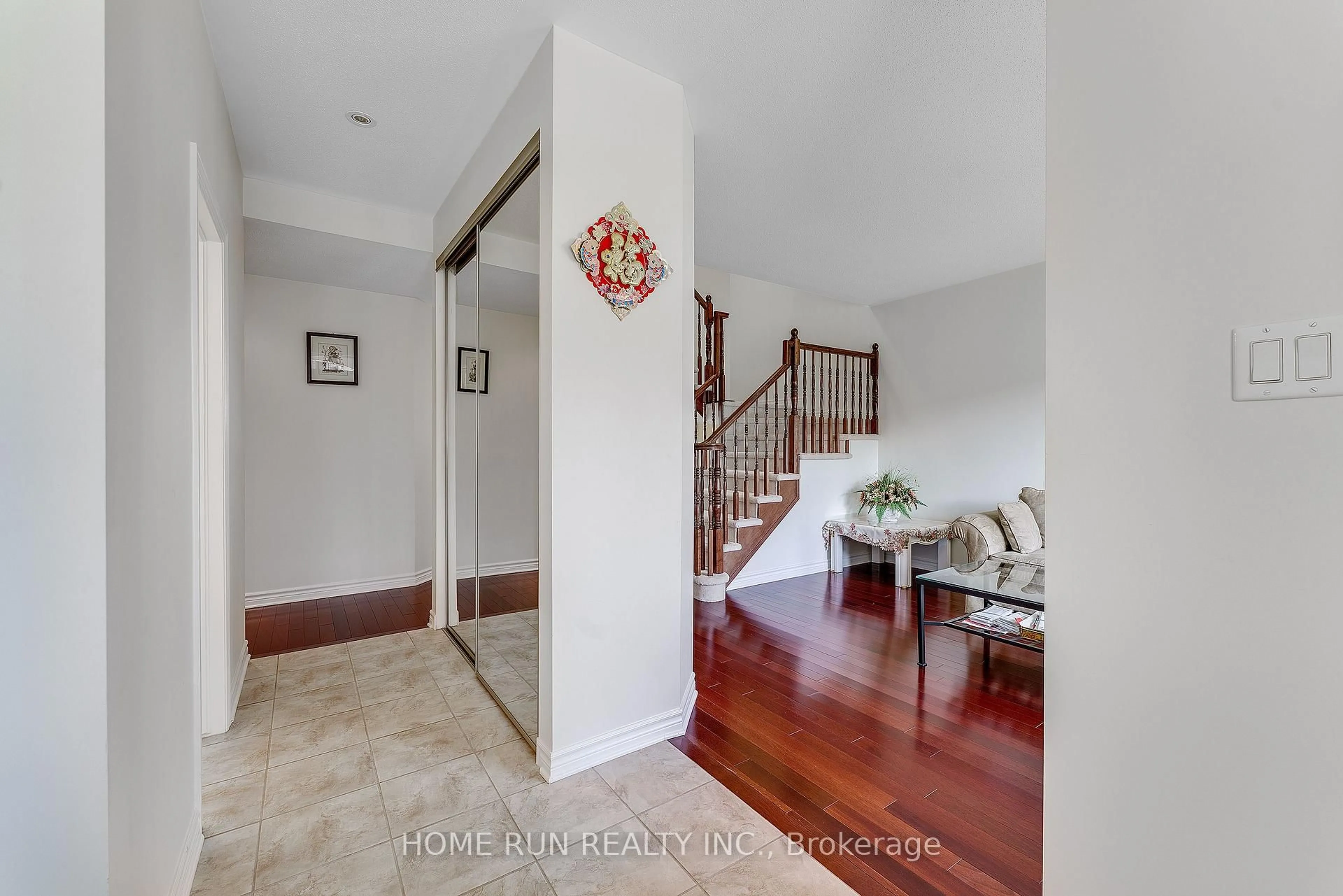 Indoor entryway for 326 Branthaven St, Ottawa Ontario K4A 0H1