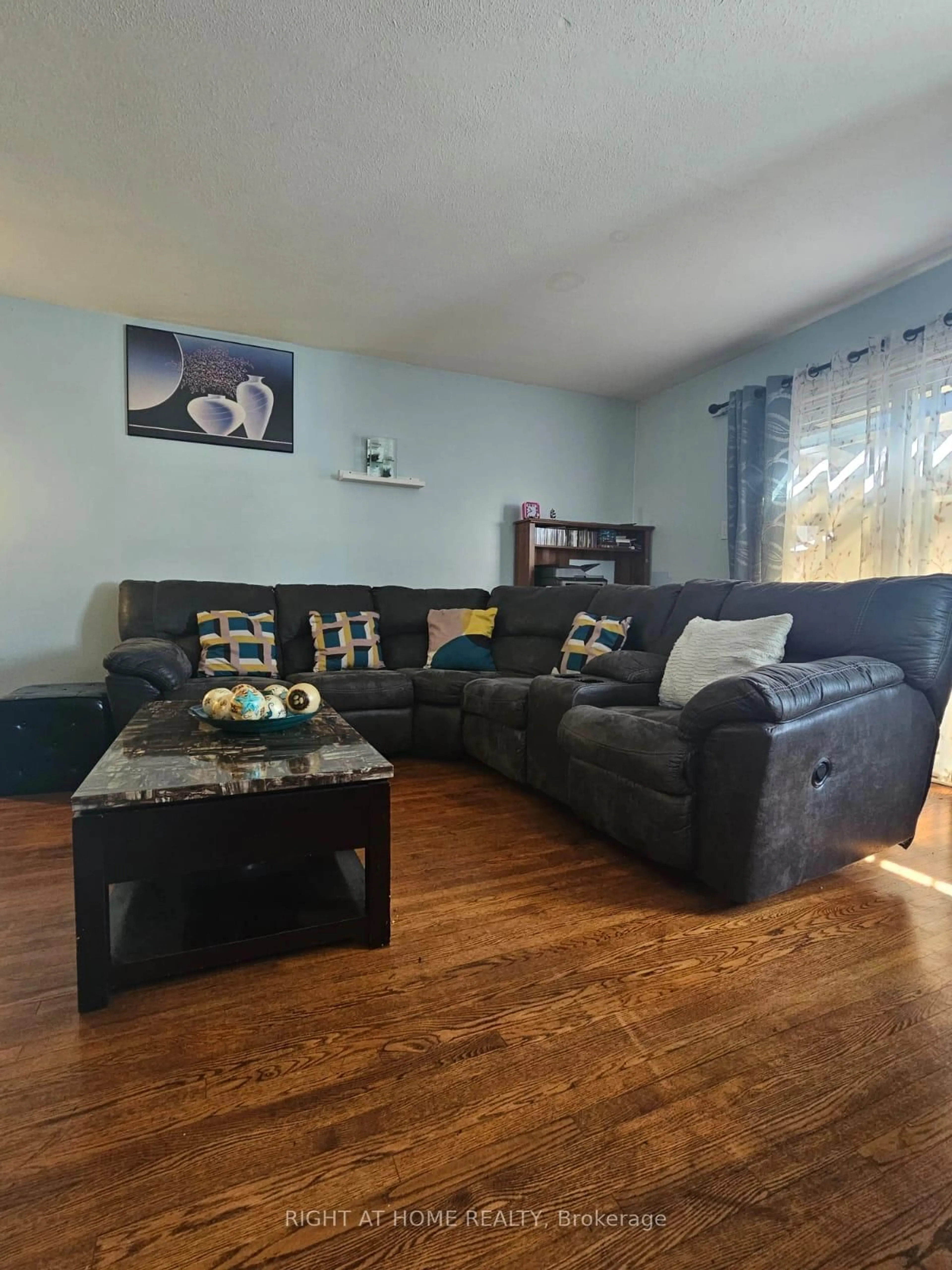 Living room with furniture, wood/laminate floor for 2415 Southvale Cres, Ottawa Ontario K1B 4J5