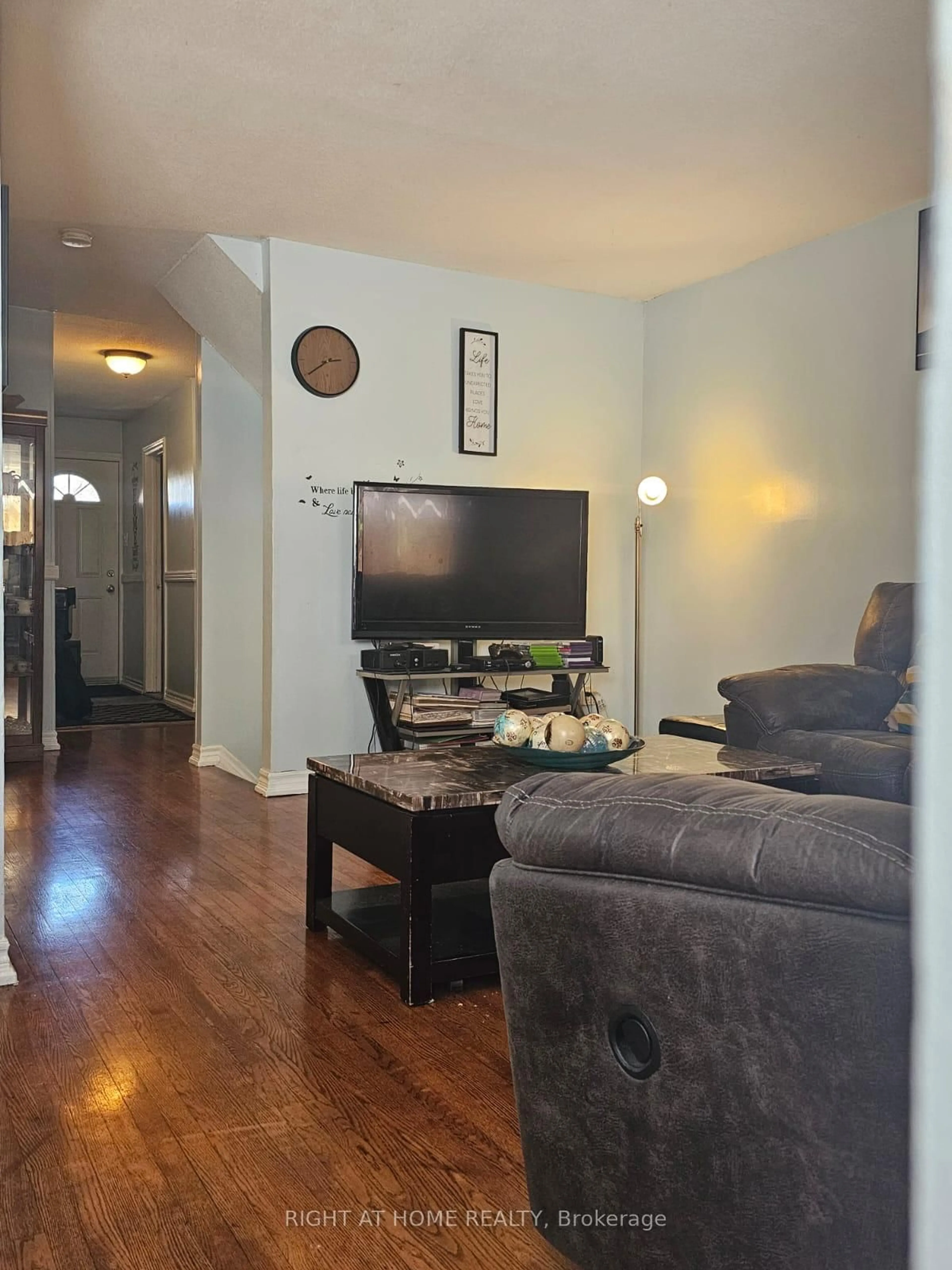 Living room with furniture, unknown for 2415 Southvale Cres, Ottawa Ontario K1B 4J5