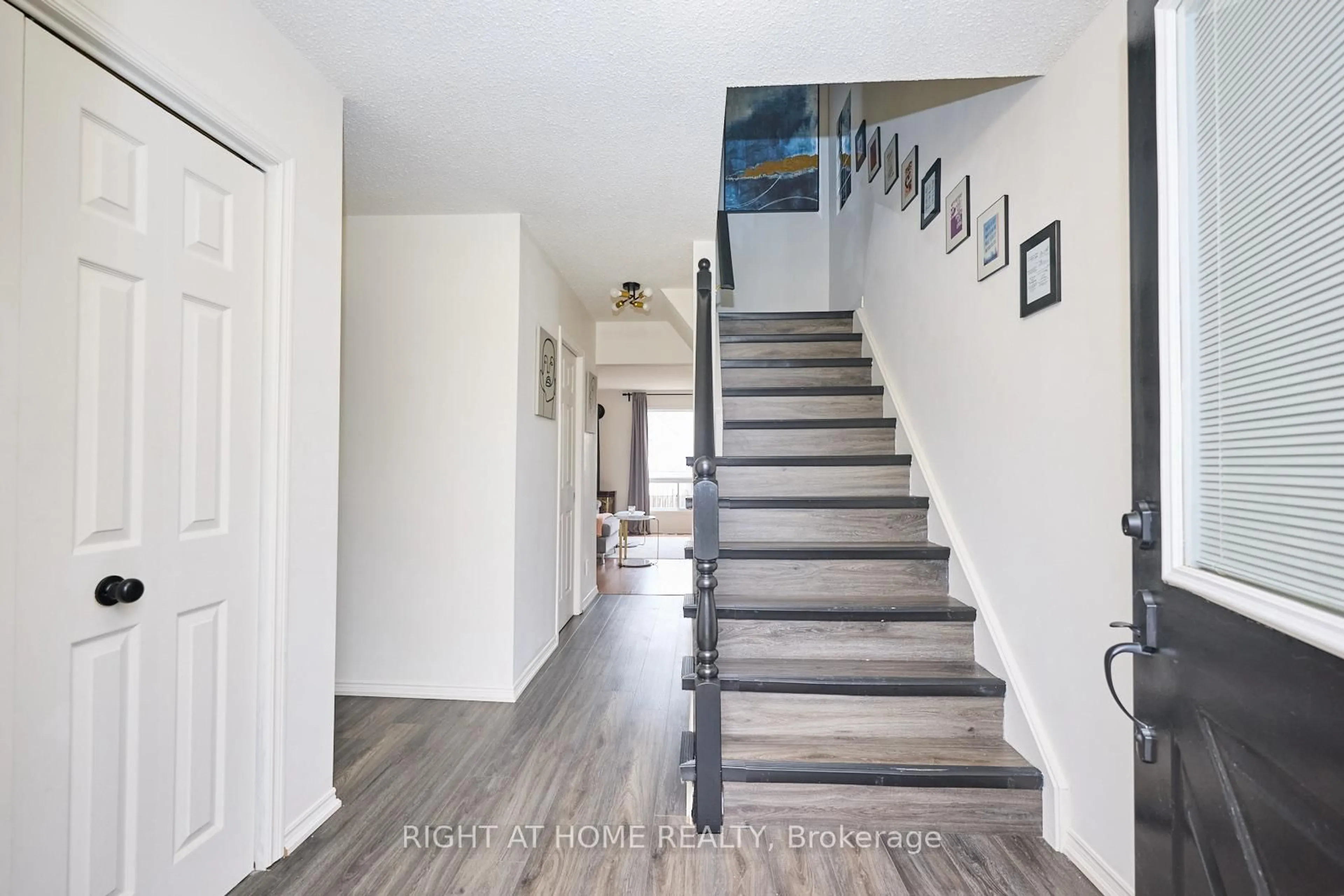 Unknown for 20 Station St, Welland Ontario L3C 5K7