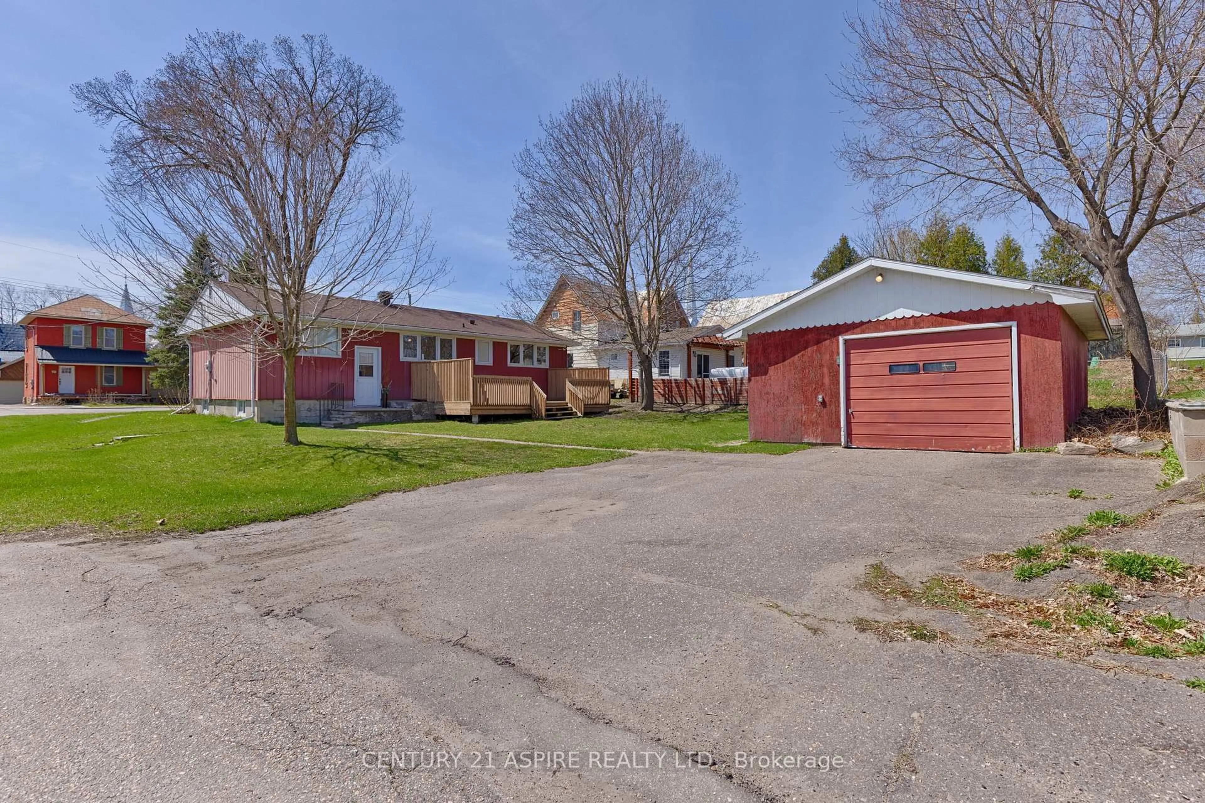 A pic from outside/outdoor area/front of a property/back of a property/a pic from drone, street for 28 Gould St, Cobden Ontario K0J 1K0
