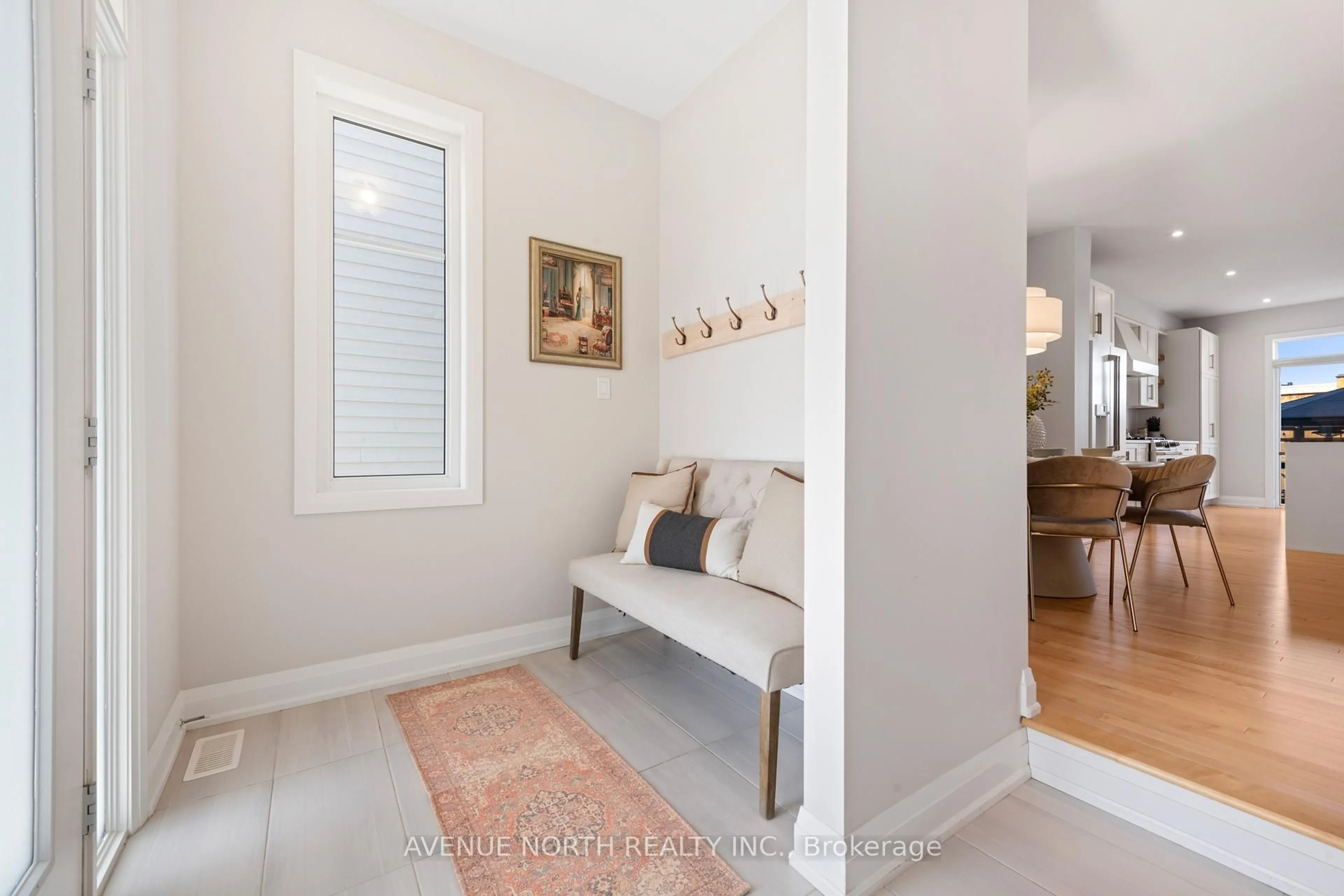 Indoor entryway for 122 Equitation Circ, Richmond Ontario K0A 2Z0