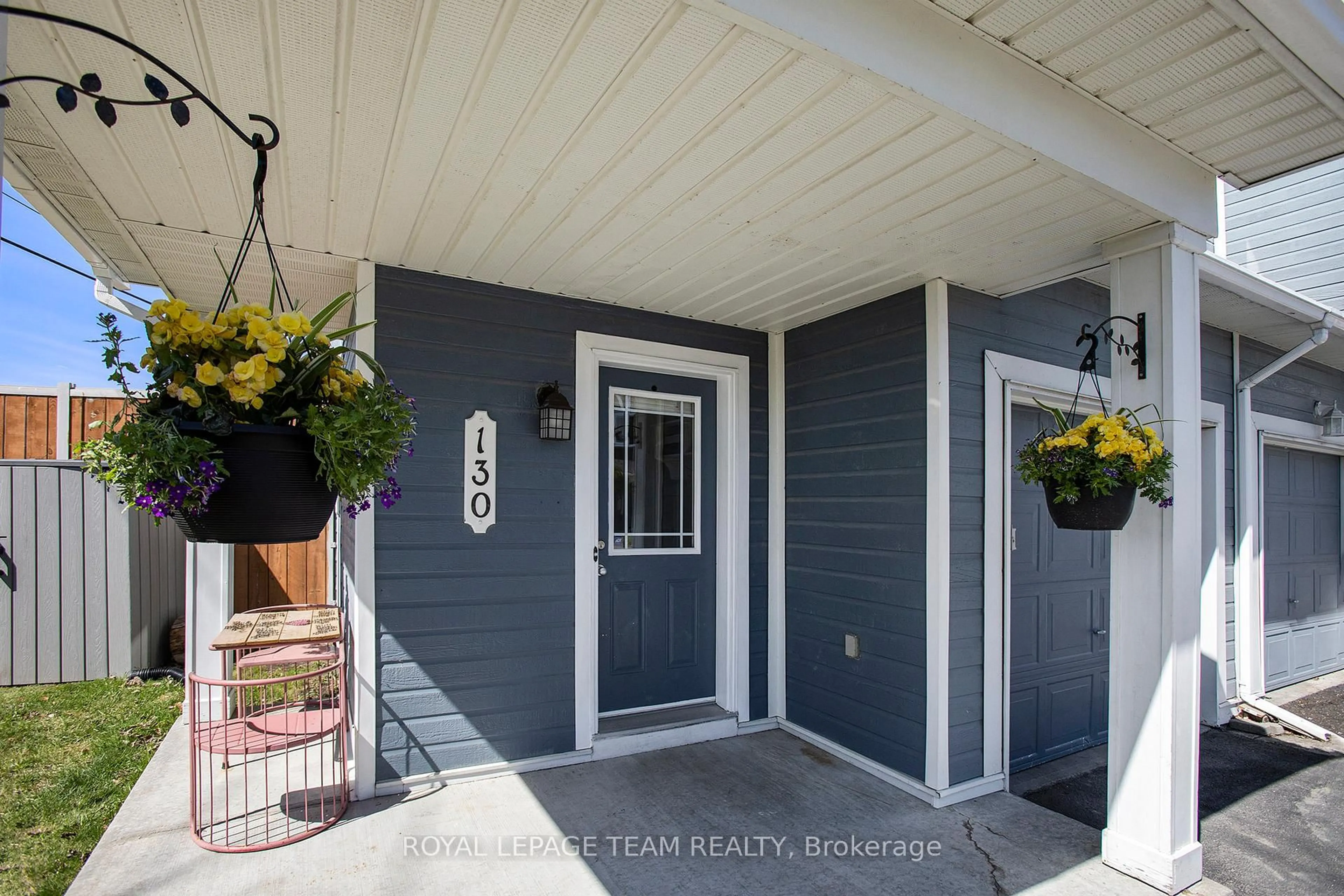 Indoor entryway for 130 Freeport Dr, Ottawa Ontario K2M 0A8