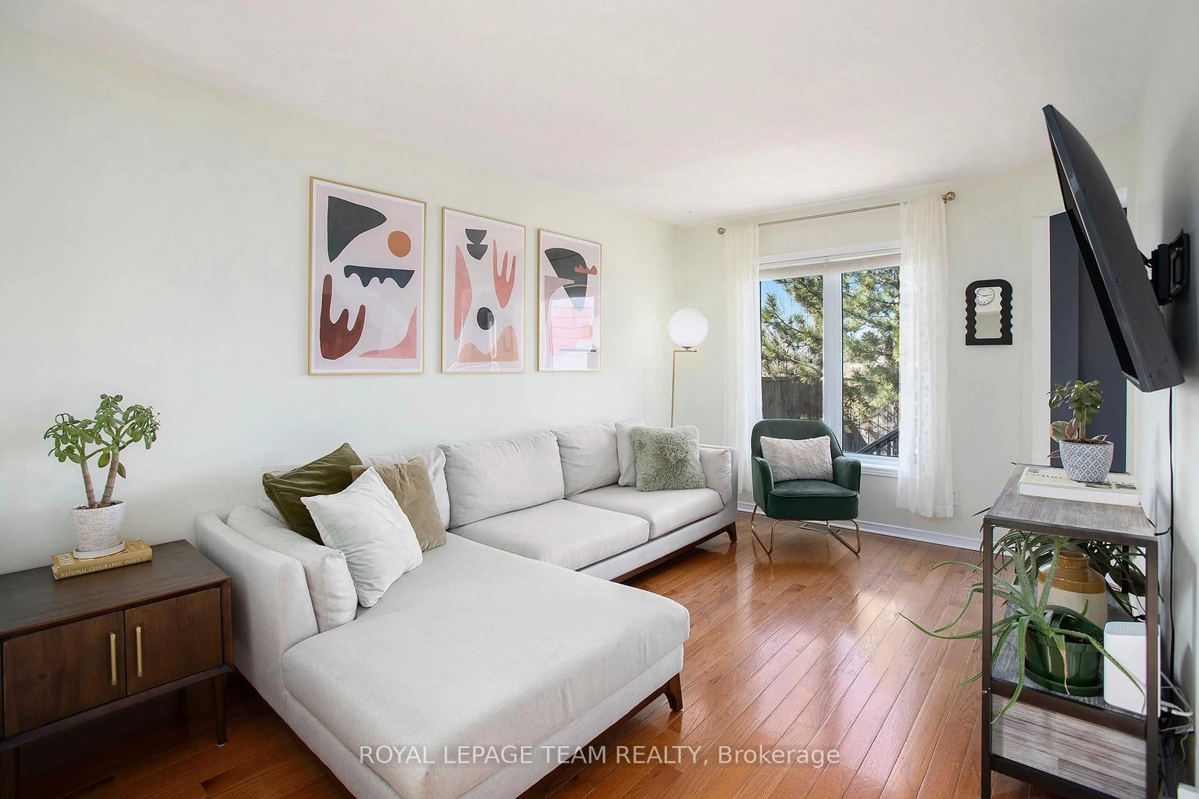 Living room with furniture, unknown for 130 Freeport Dr, Ottawa Ontario K2M 0A8
