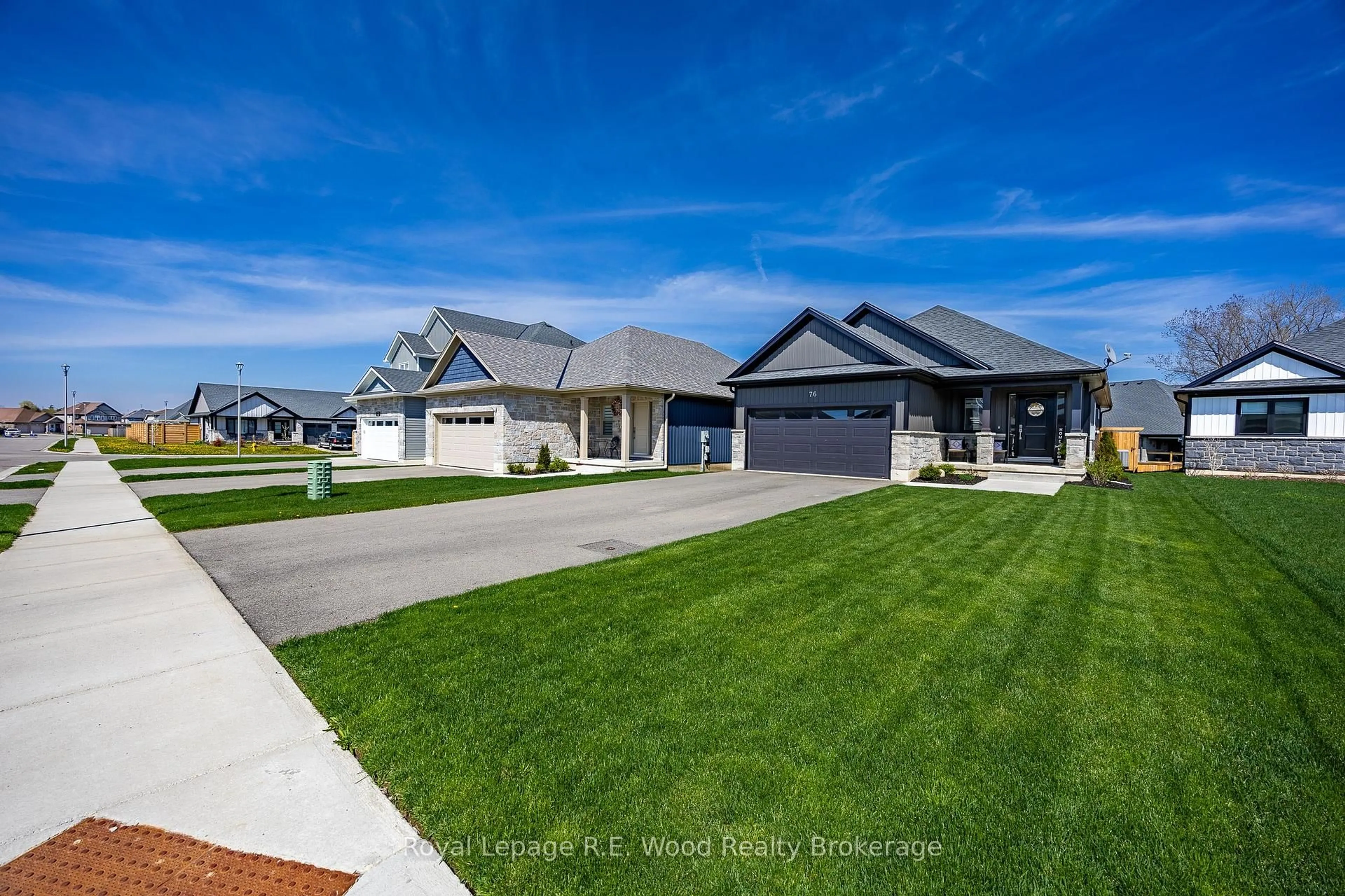 A pic from outside/outdoor area/front of a property/back of a property/a pic from drone, street for 76 Trailview Dr, Tillsonburg Ontario N4G 0K1