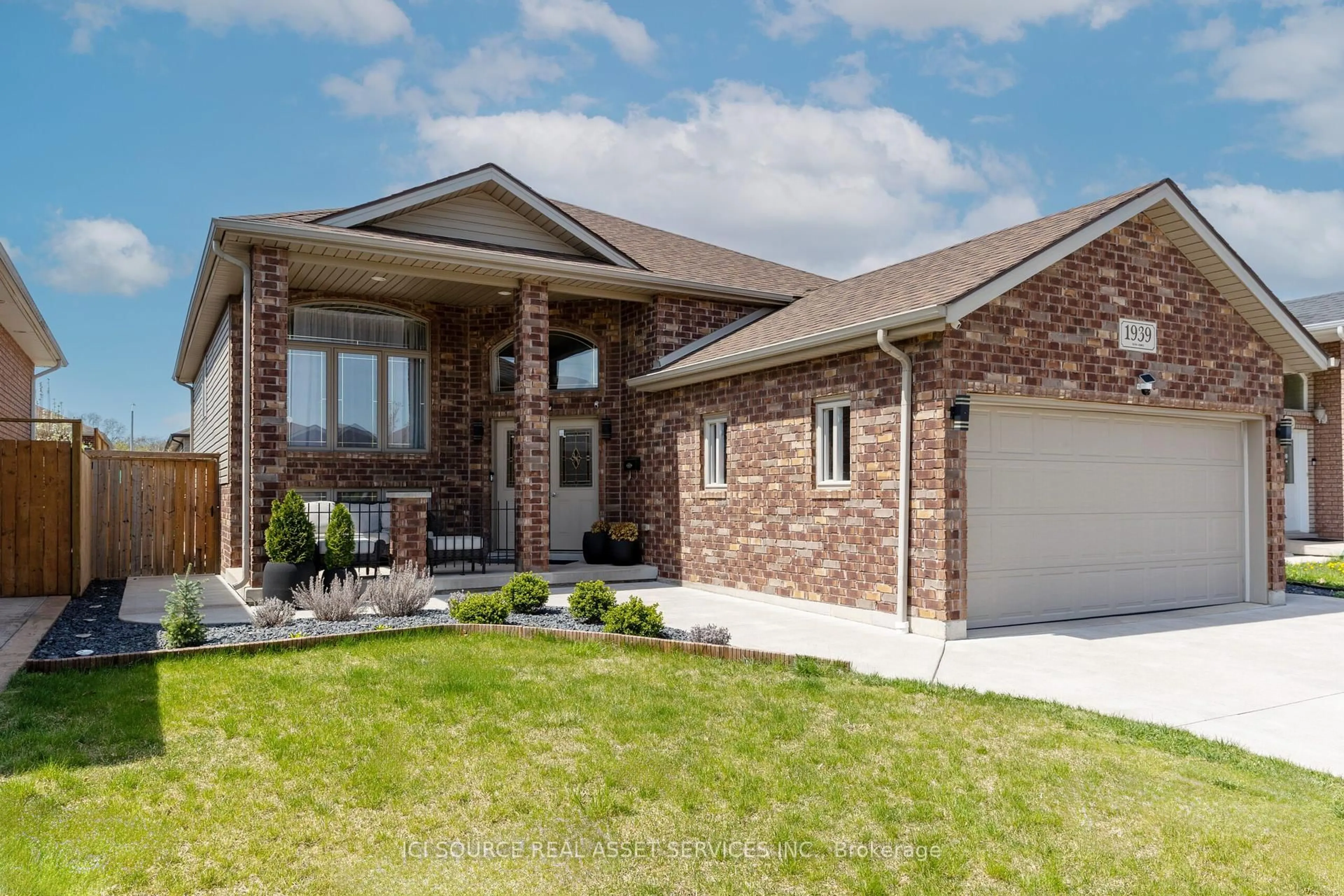 Home with brick exterior material, street for 1939 Everts Ave, Windsor Ontario N9B 0B6