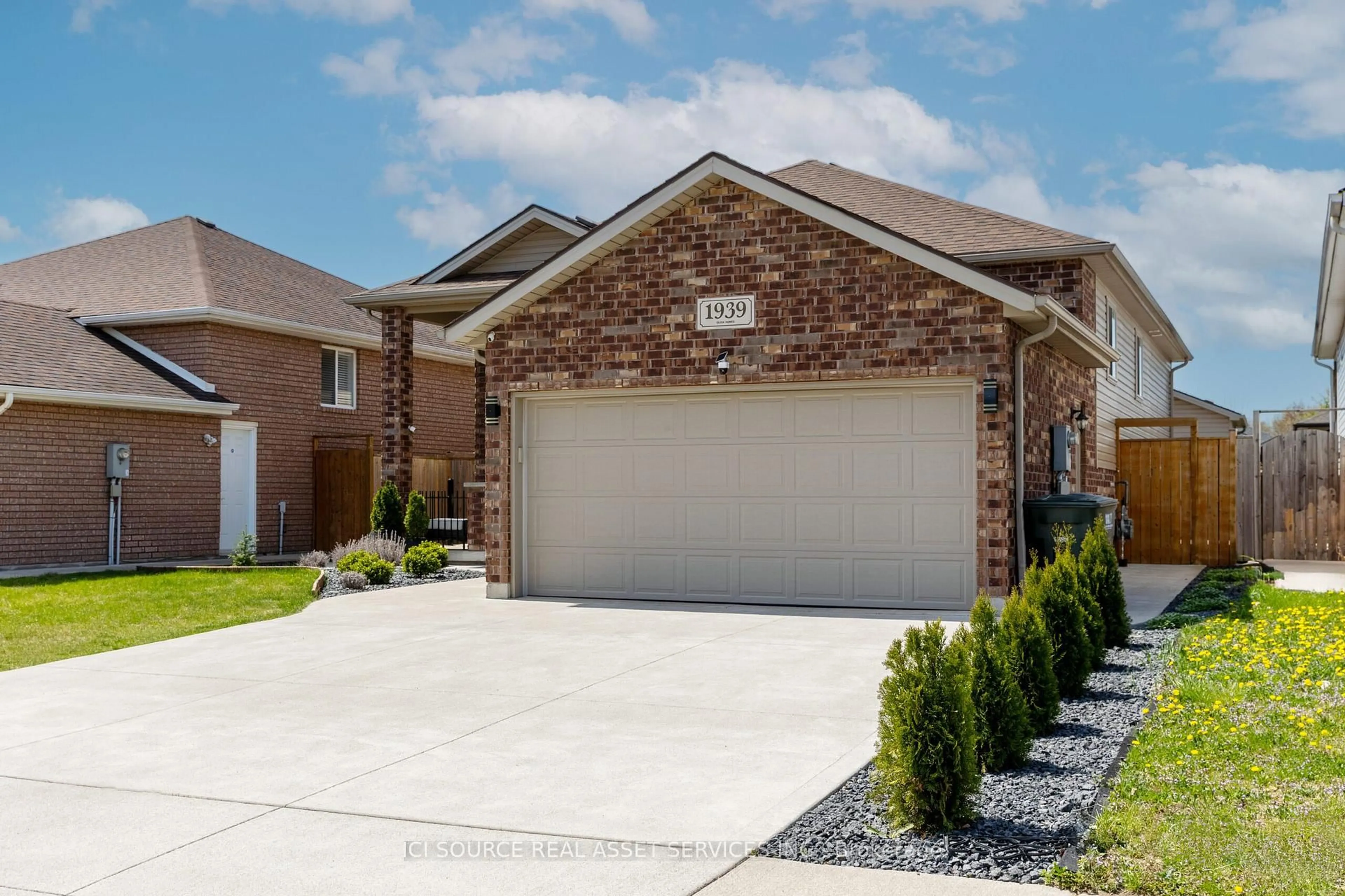 Home with brick exterior material, street for 1939 Everts Ave, Windsor Ontario N9B 0B6
