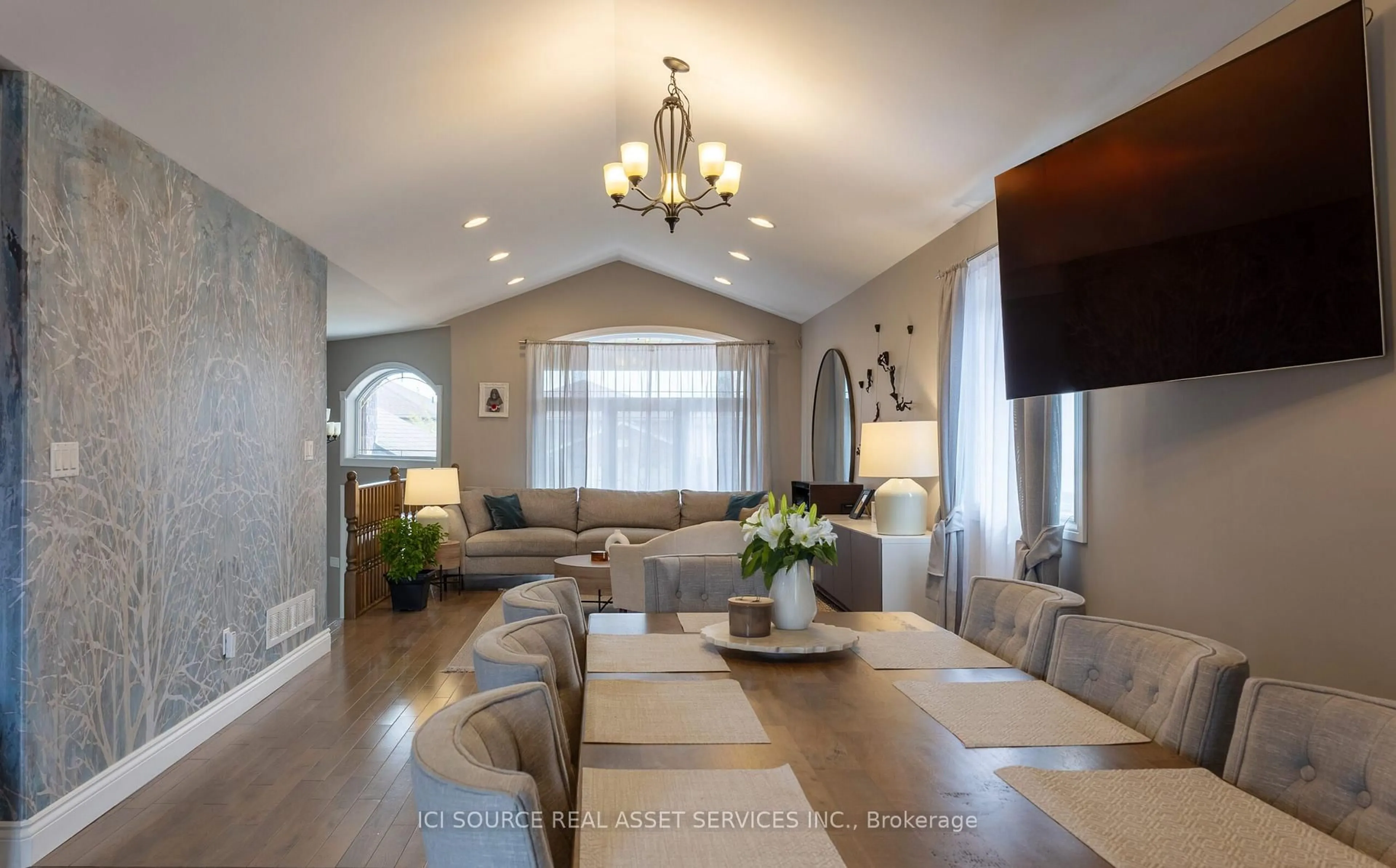 Unknown for 1939 Everts Ave, Windsor Ontario N9B 0B6