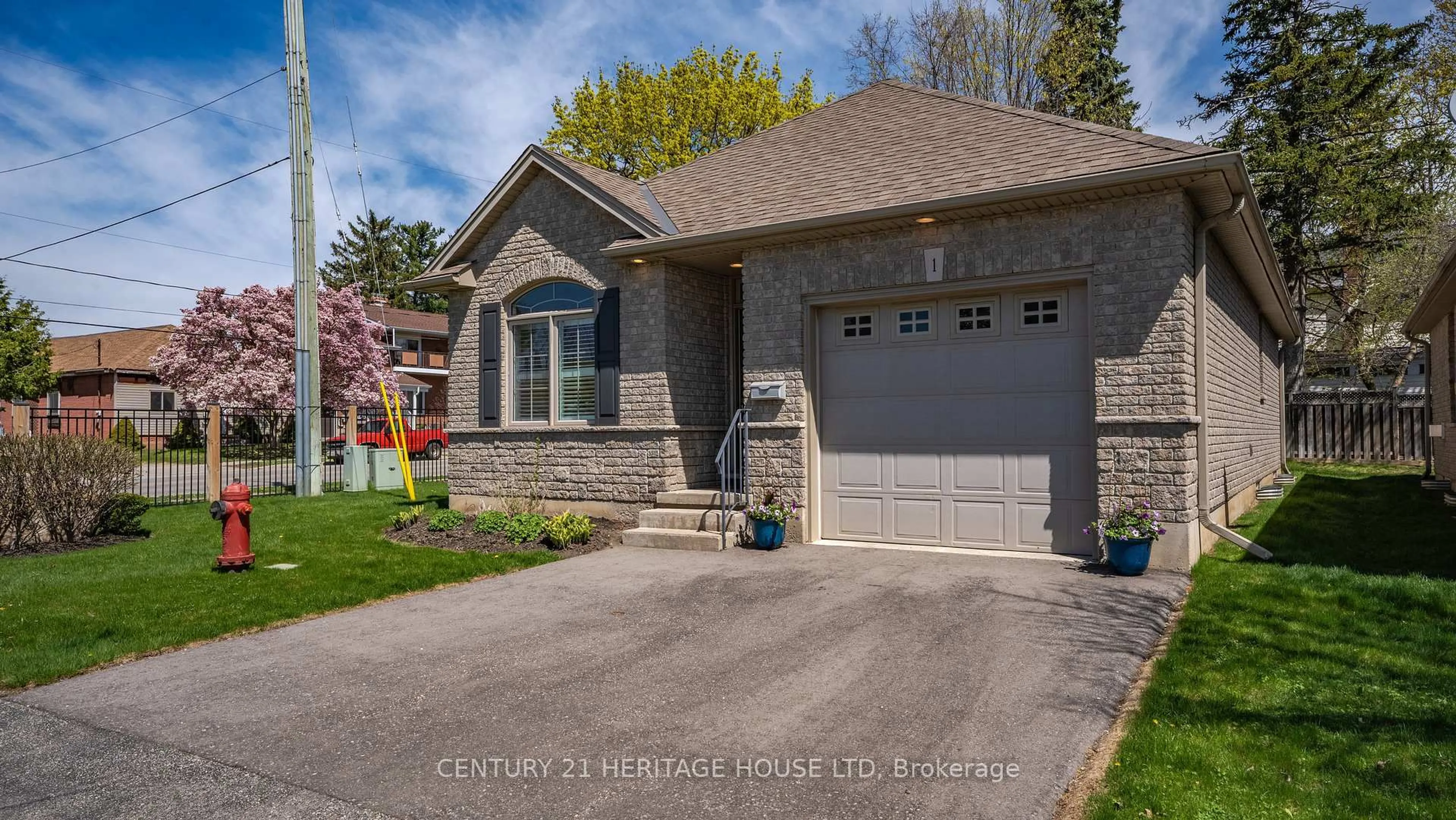 Home with brick exterior material, street for 95 North Park St #1, Brantford Ontario N3R 4K2