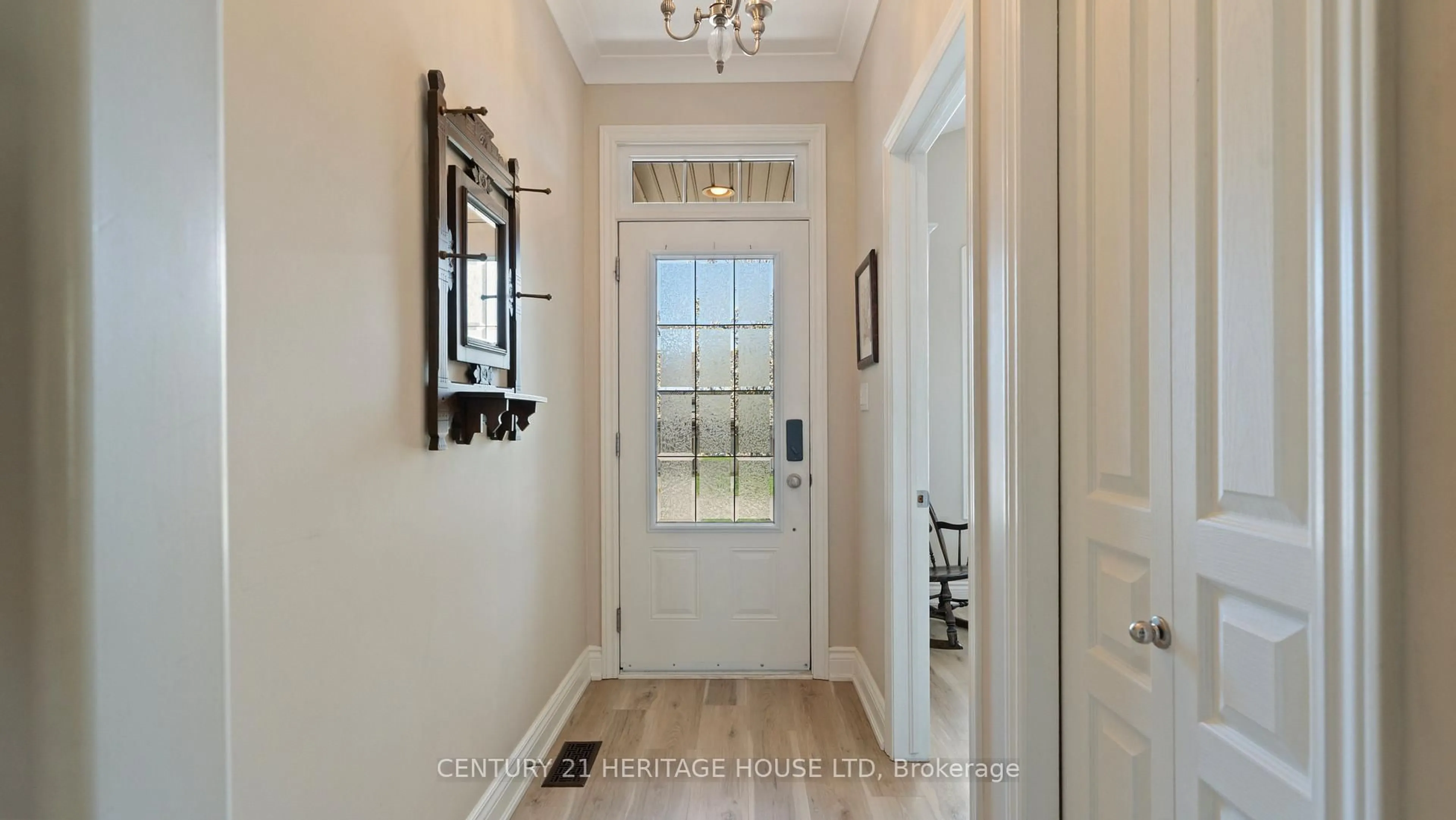 Indoor entryway for 95 North Park St #1, Brantford Ontario N3R 4K2
