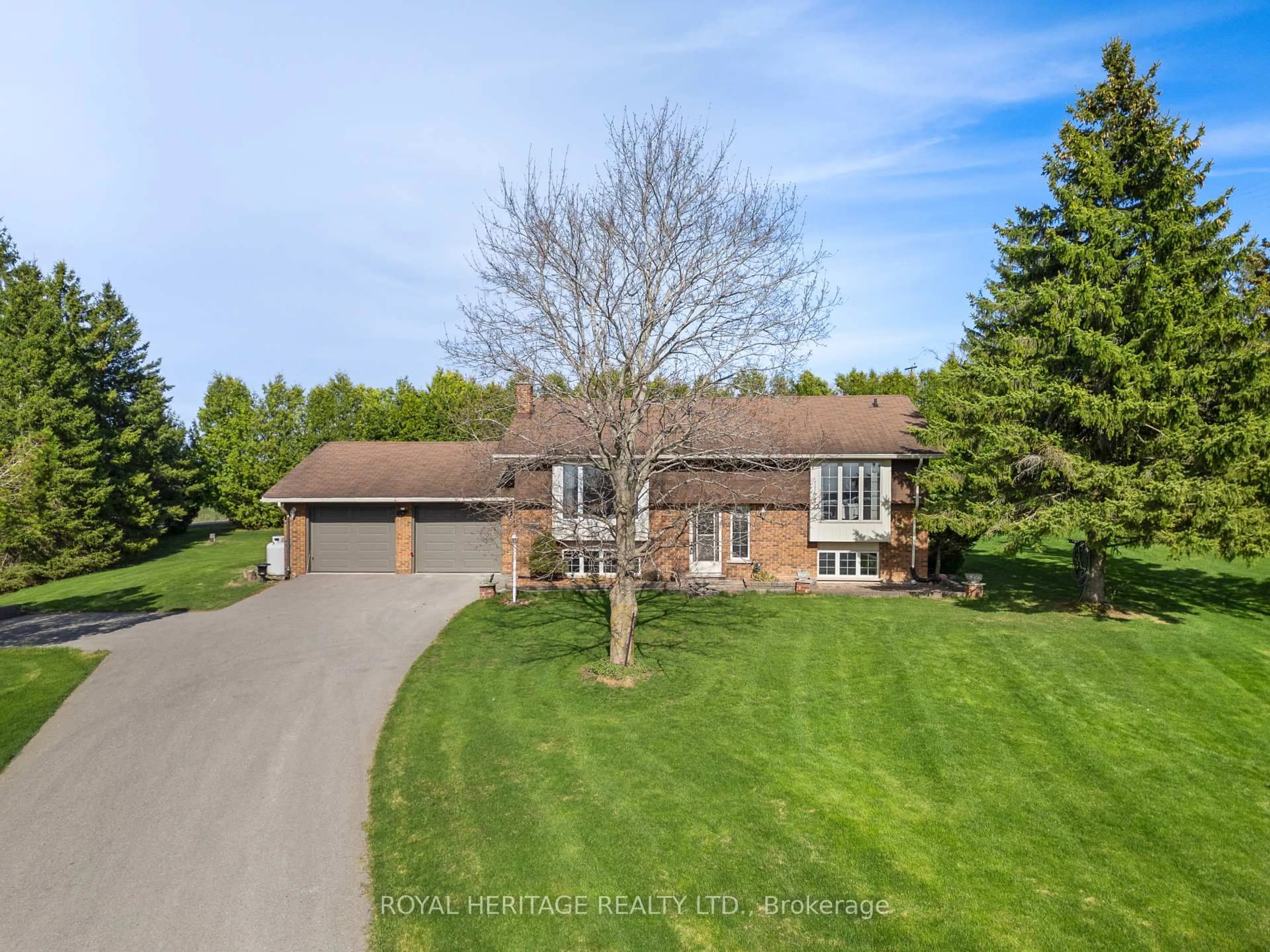 A pic from outside/outdoor area/front of a property/back of a property/a pic from drone, street for 64 Blue Water Ave, Kawartha Lakes Ontario K9V 0K6