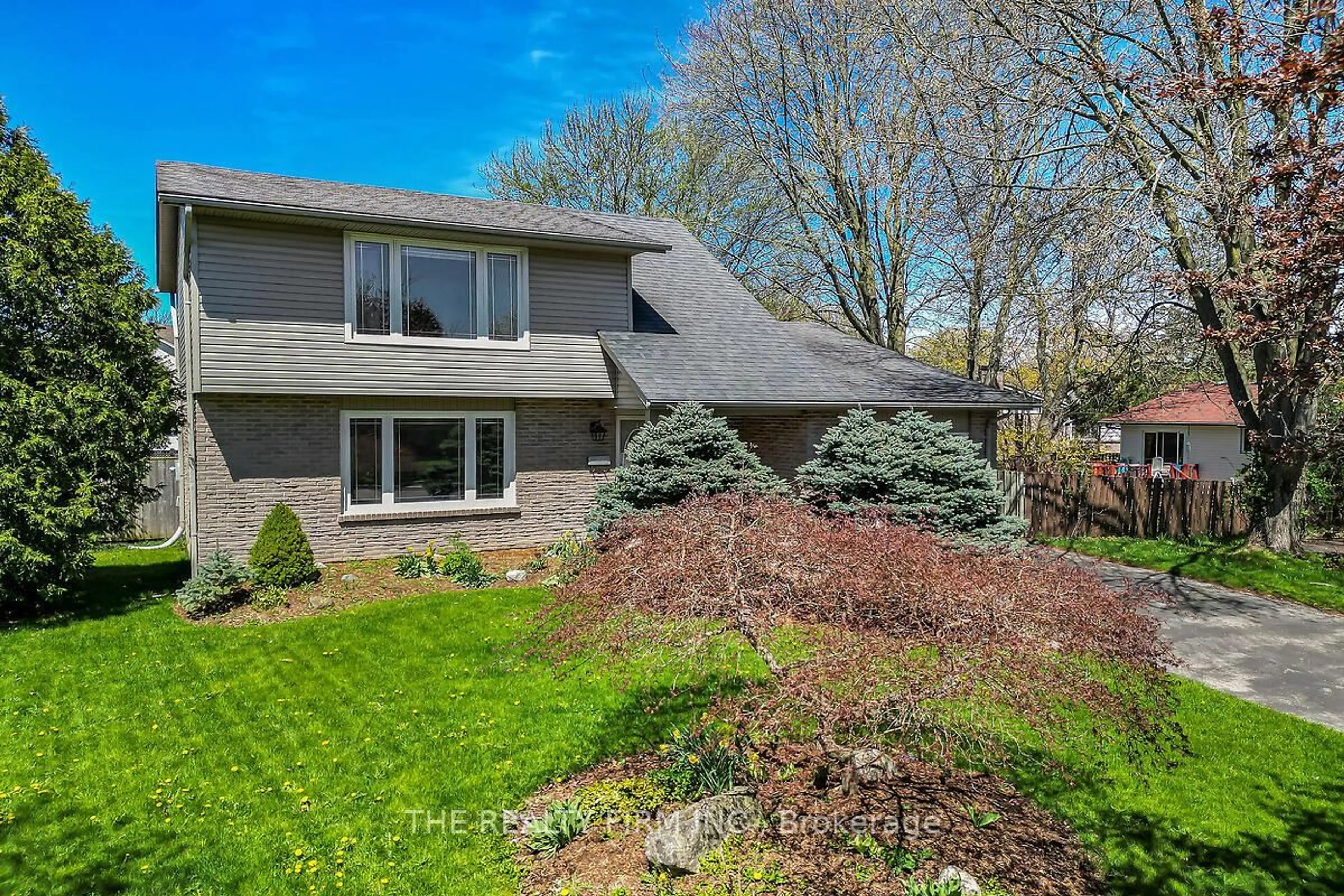 Unknown for 949 Farnham Pl, London South Ontario N6K 1S8