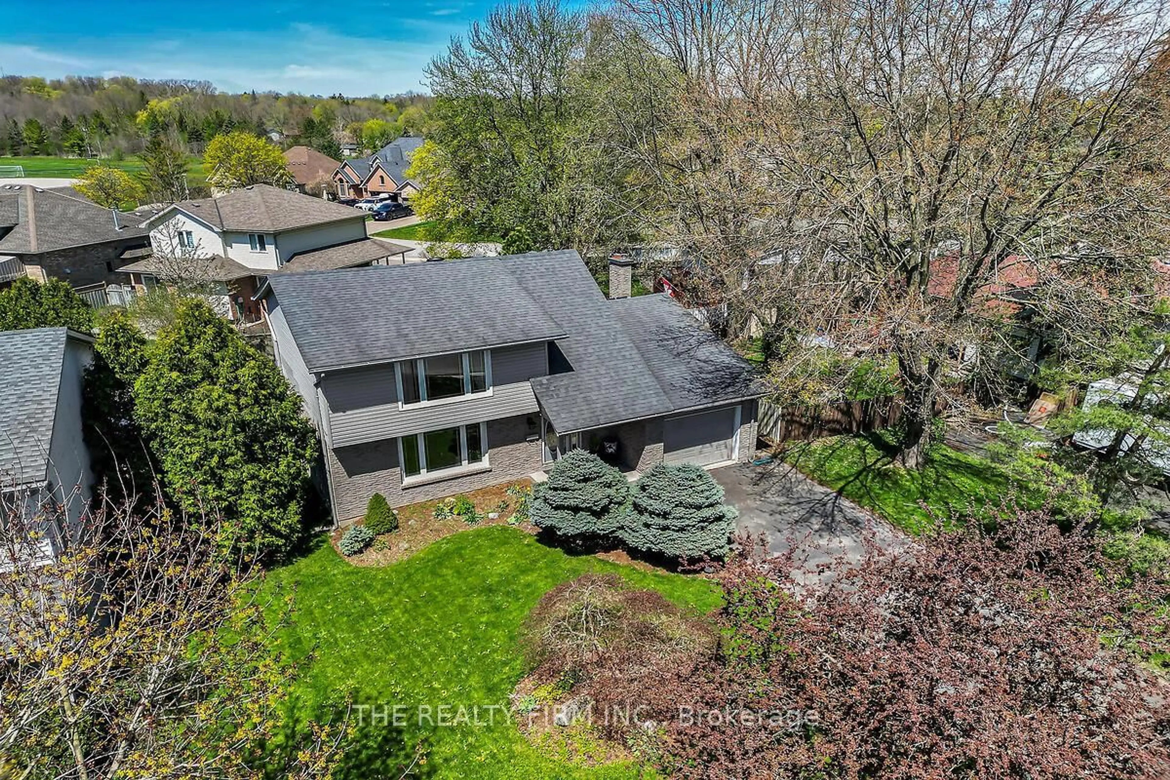 A pic from outside/outdoor area/front of a property/back of a property/a pic from drone, unknown for 949 Farnham Pl, London South Ontario N6K 1S8