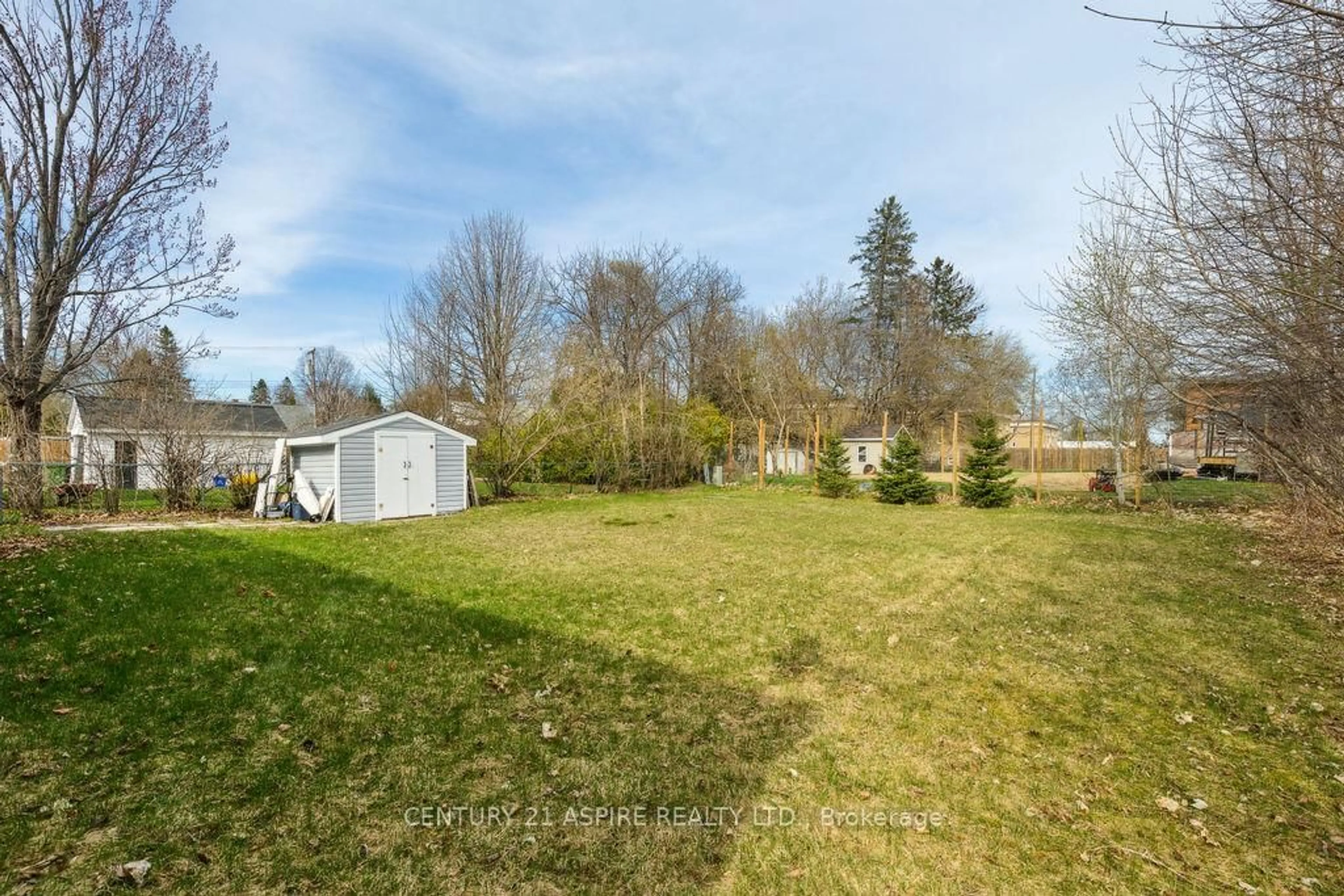 A pic from outside/outdoor area/front of a property/back of a property/a pic from drone, unknown for 327 Fraser St, Pembroke Ontario K8A 1Y3