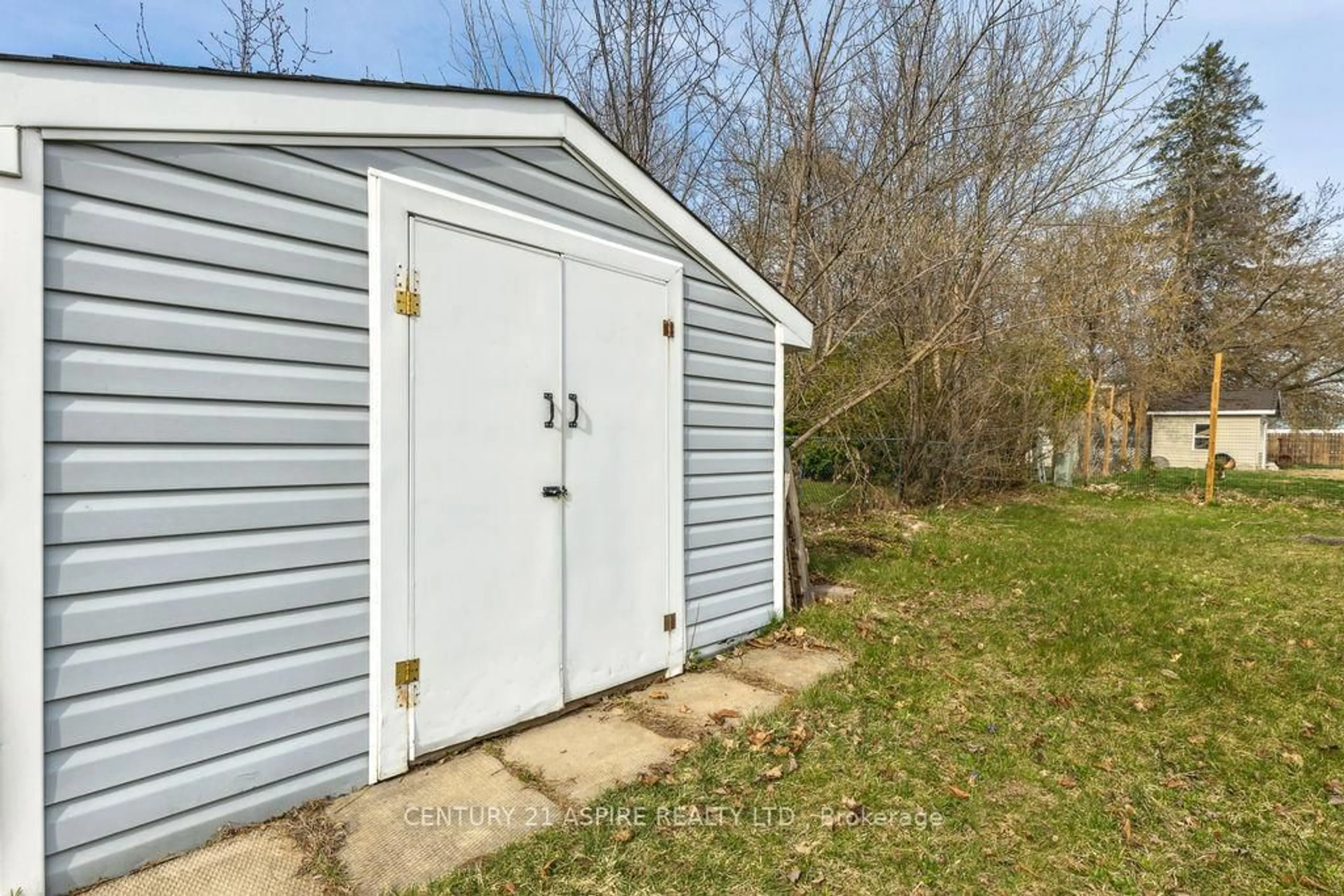 Shed for 327 Fraser St, Pembroke Ontario K8A 1Y3