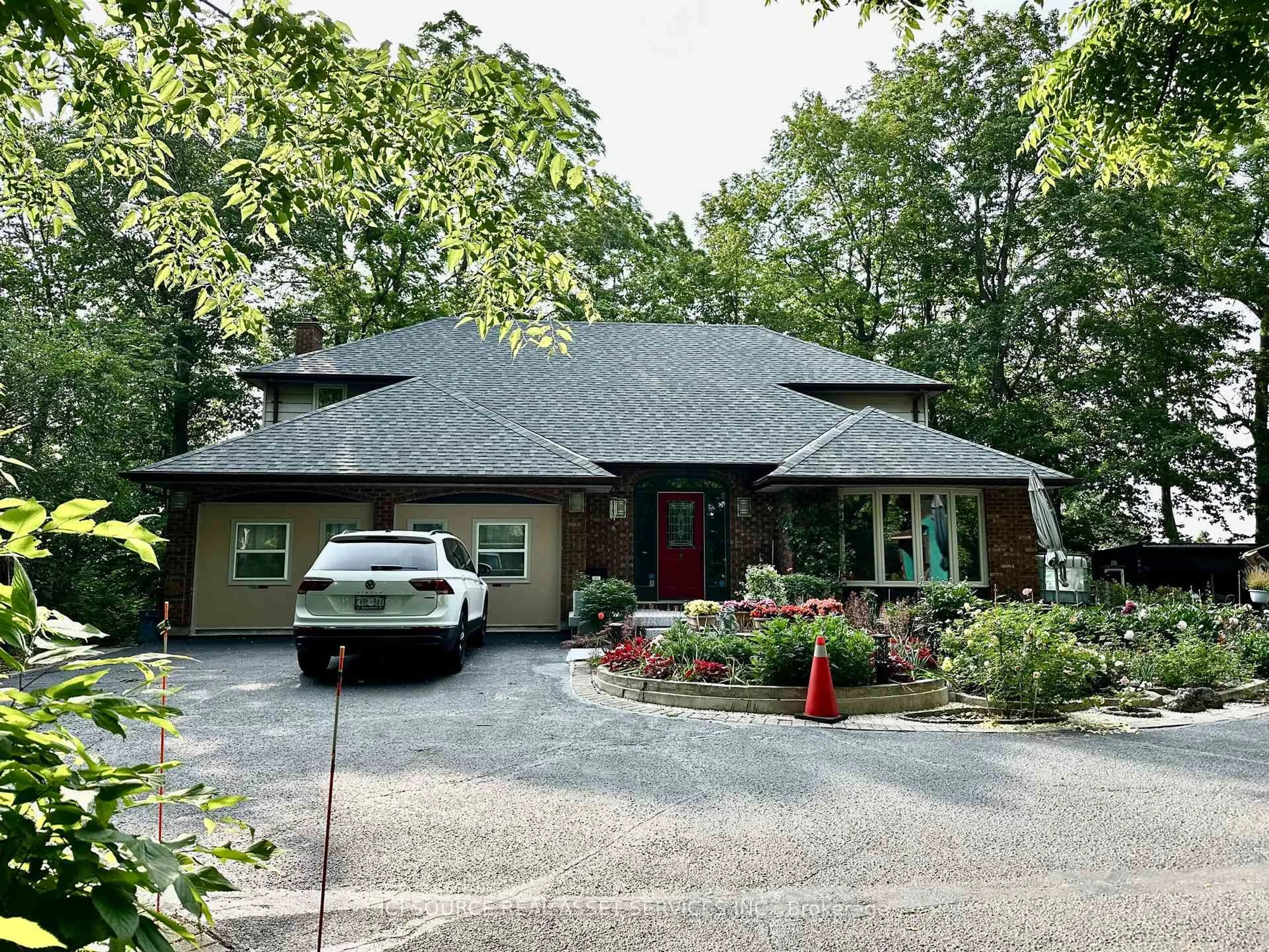 Home with brick exterior material, mountain view for 350 Sarnia Rd, London North Ontario N6G 1N3