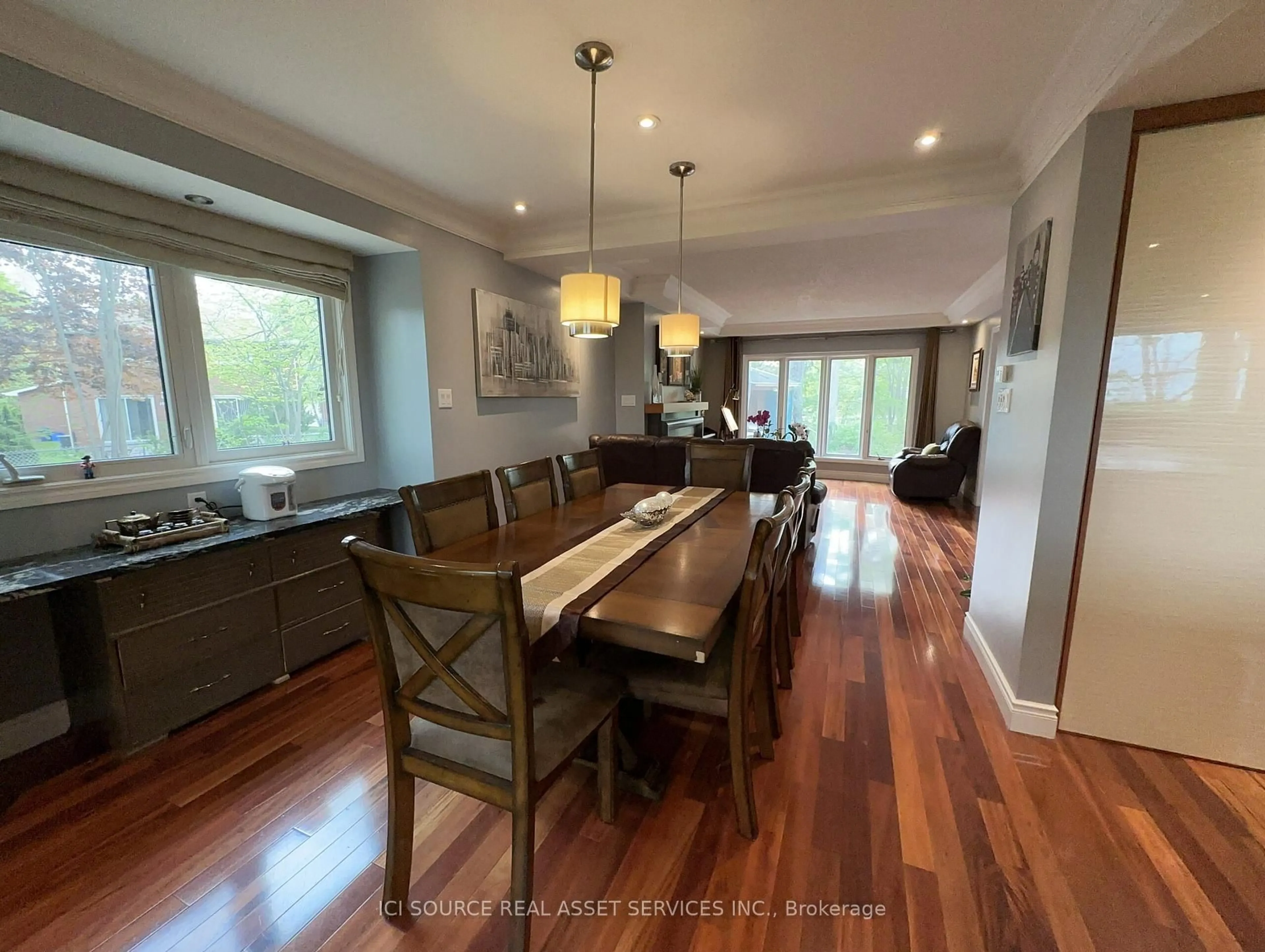 Dining room, wood/laminate floor for 350 Sarnia Rd, London North Ontario N6G 1N3