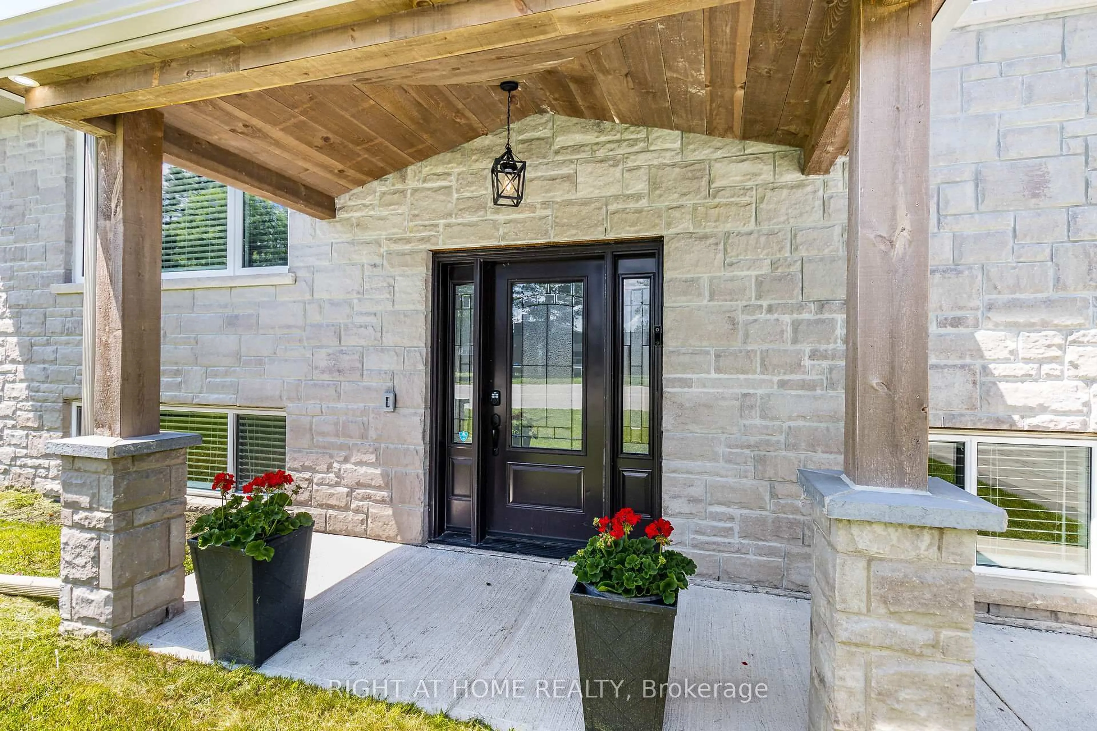Indoor entryway for 248 Mary St, Guelph/Eramosa Ontario N0B 2K0