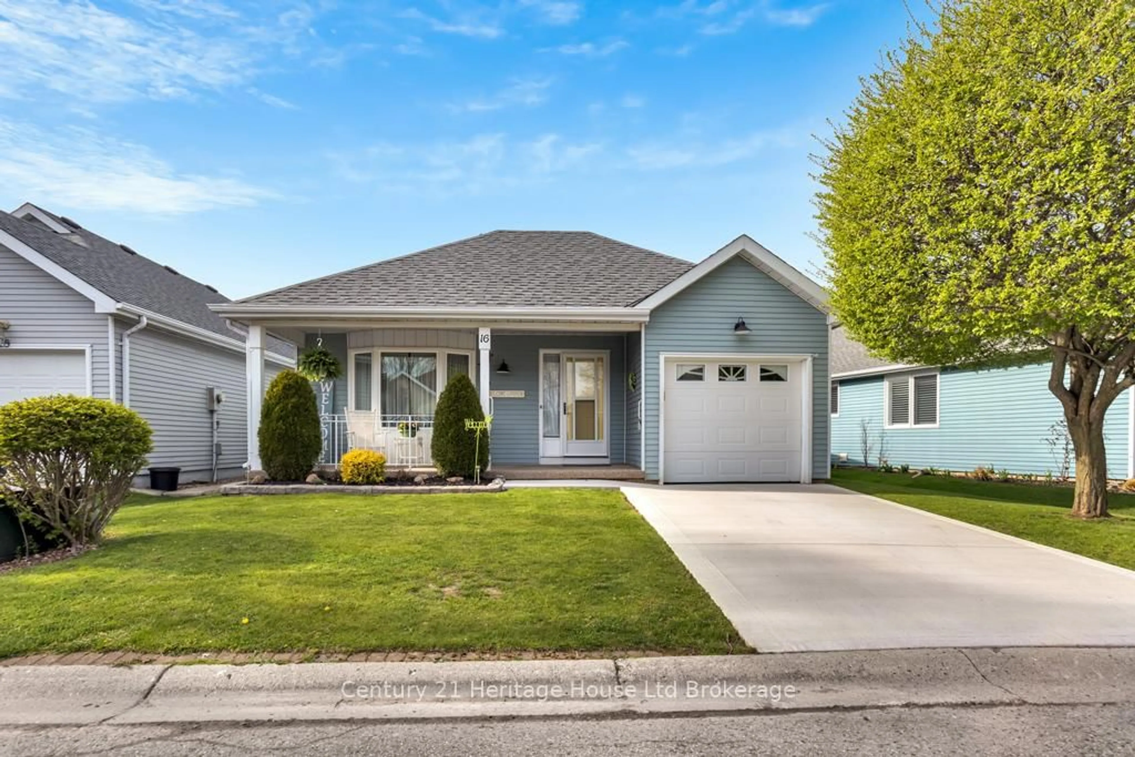 Home with vinyl exterior material, street for 16 Sinclair Dr, Tillsonburg Ontario N4G 5L7