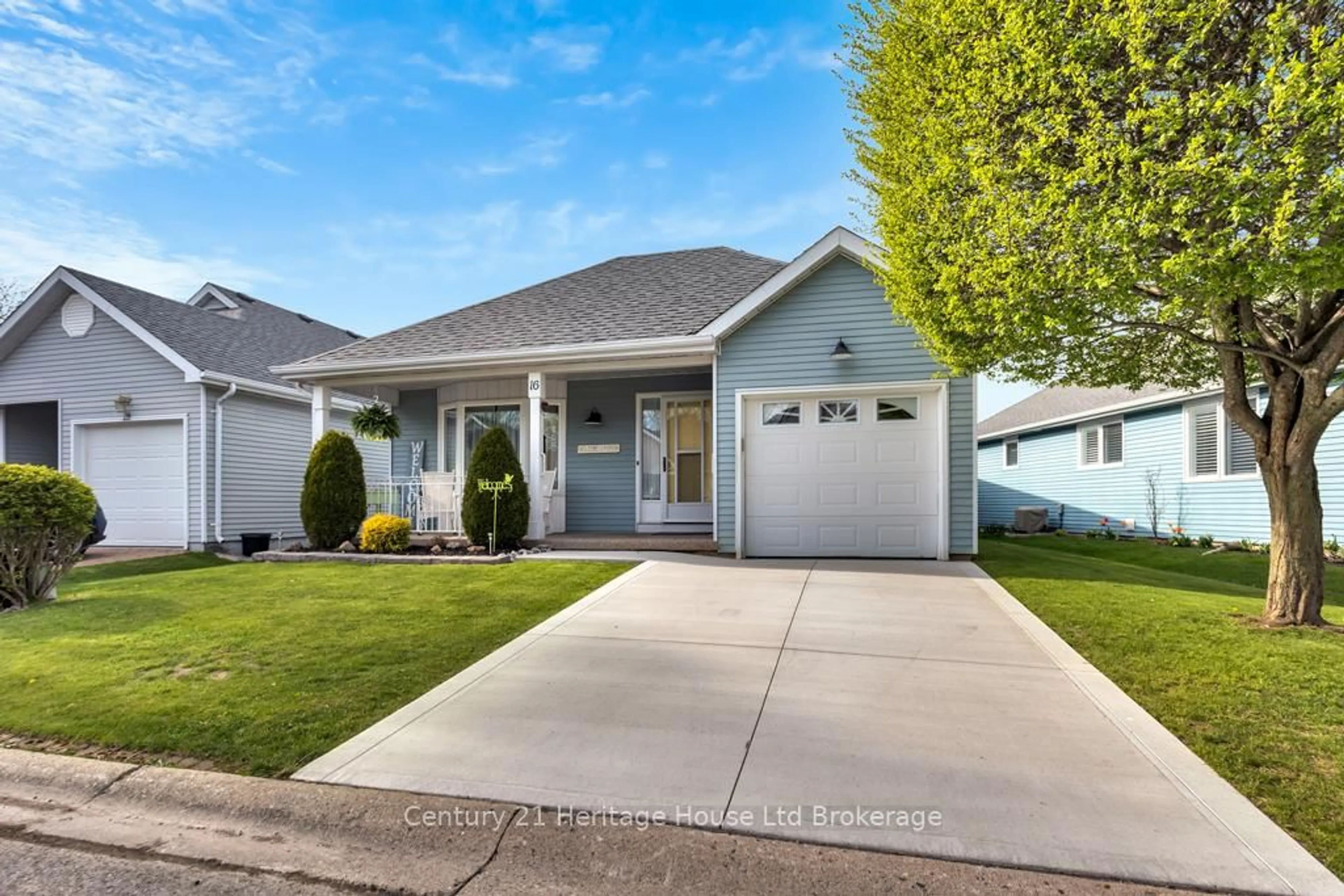 Home with vinyl exterior material, street for 16 Sinclair Dr, Tillsonburg Ontario N4G 5L7