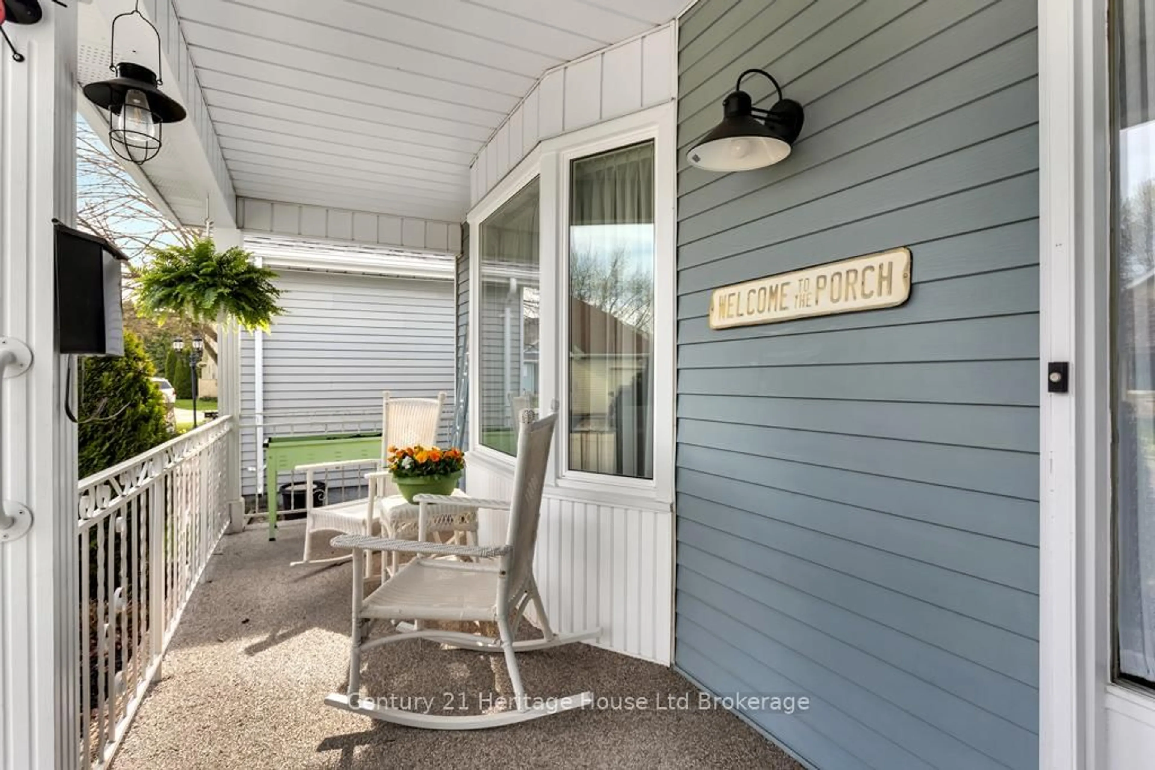 Indoor entryway for 16 Sinclair Dr, Tillsonburg Ontario N4G 5L7