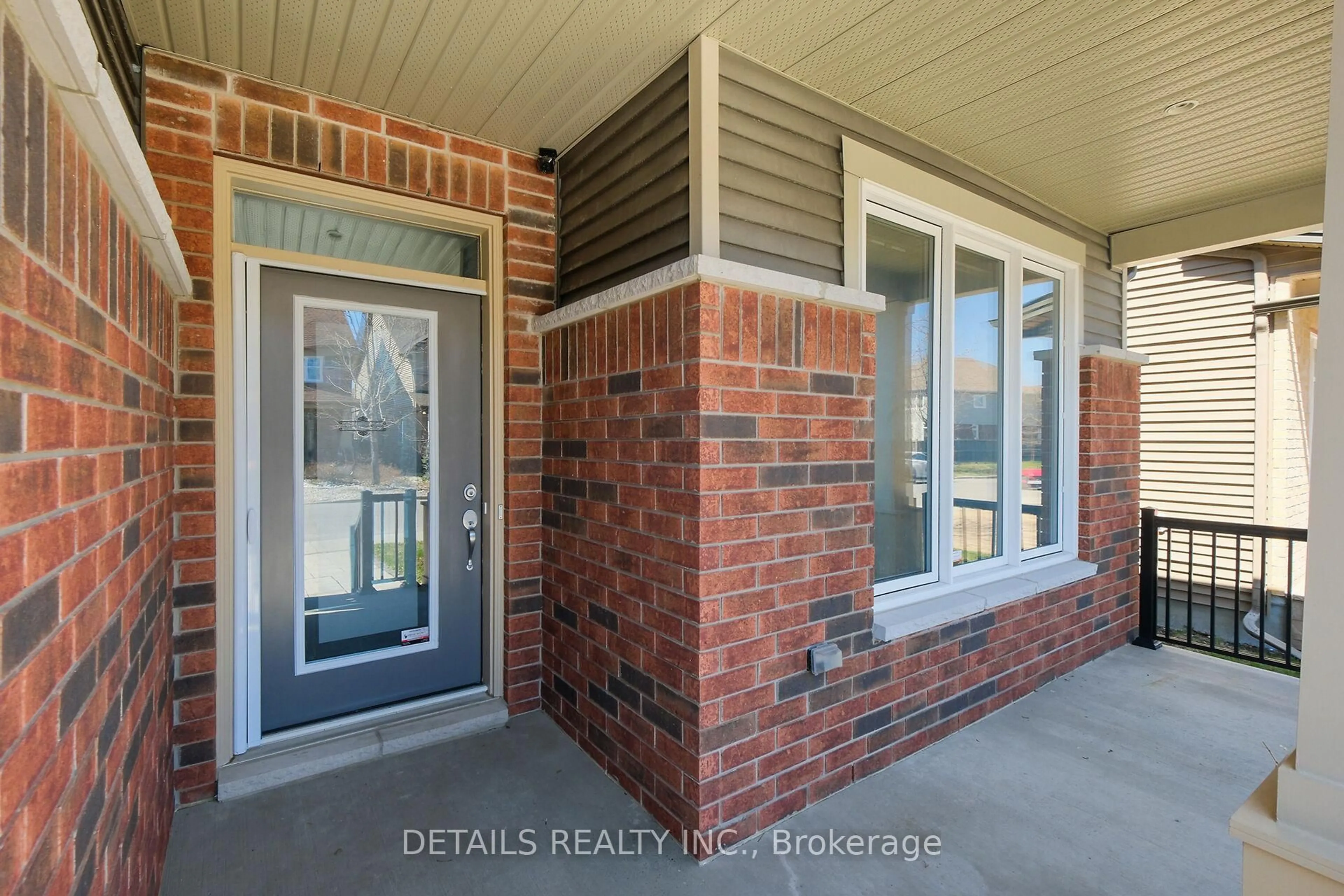 Indoor entryway for 313 Gracewood Cres, Ottawa Ontario K1T 0J7