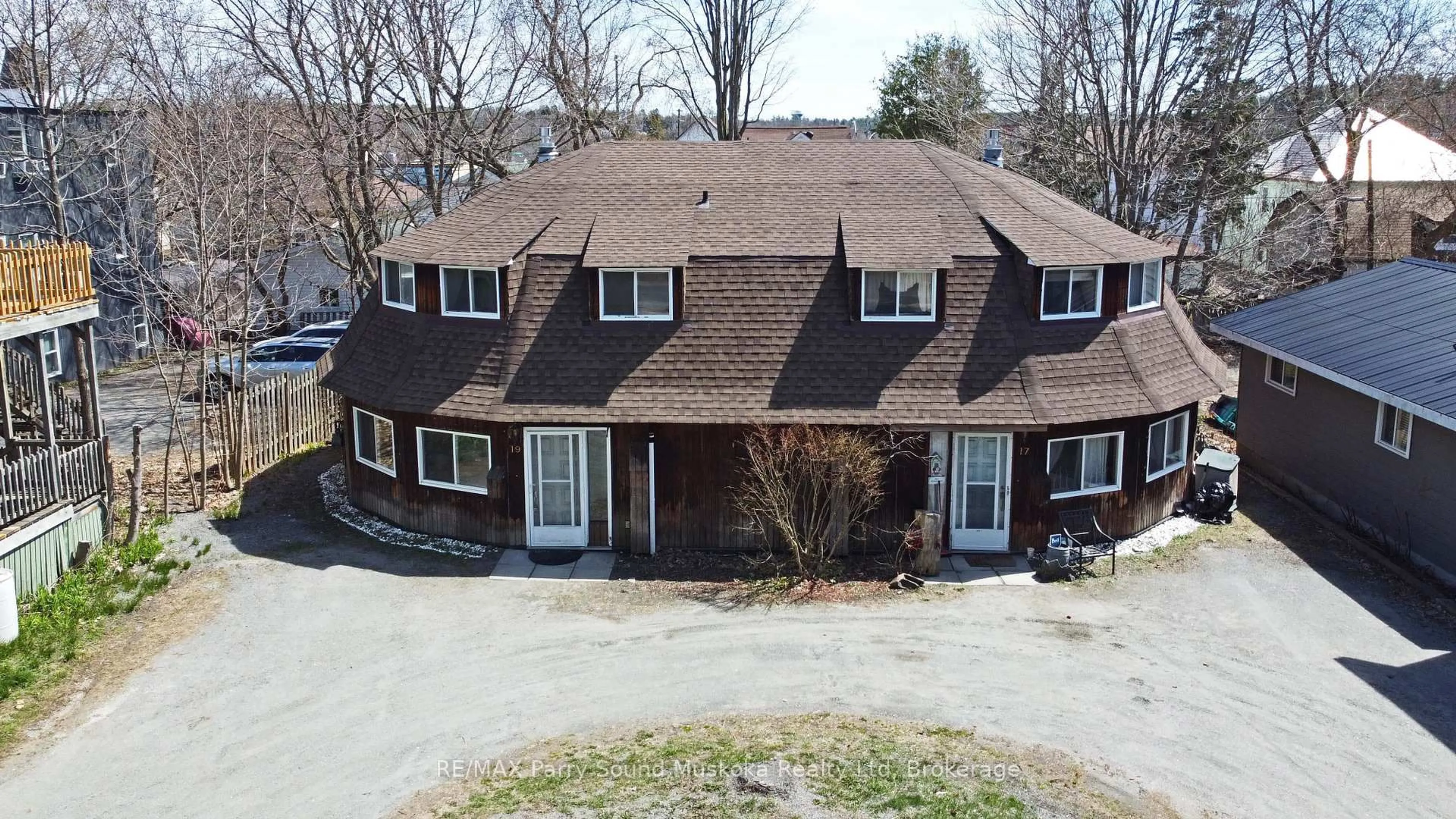 A pic from outside/outdoor area/front of a property/back of a property/a pic from drone, street for 17 - 19 Church St, Parry Sound Ontario P2A 1Y2
