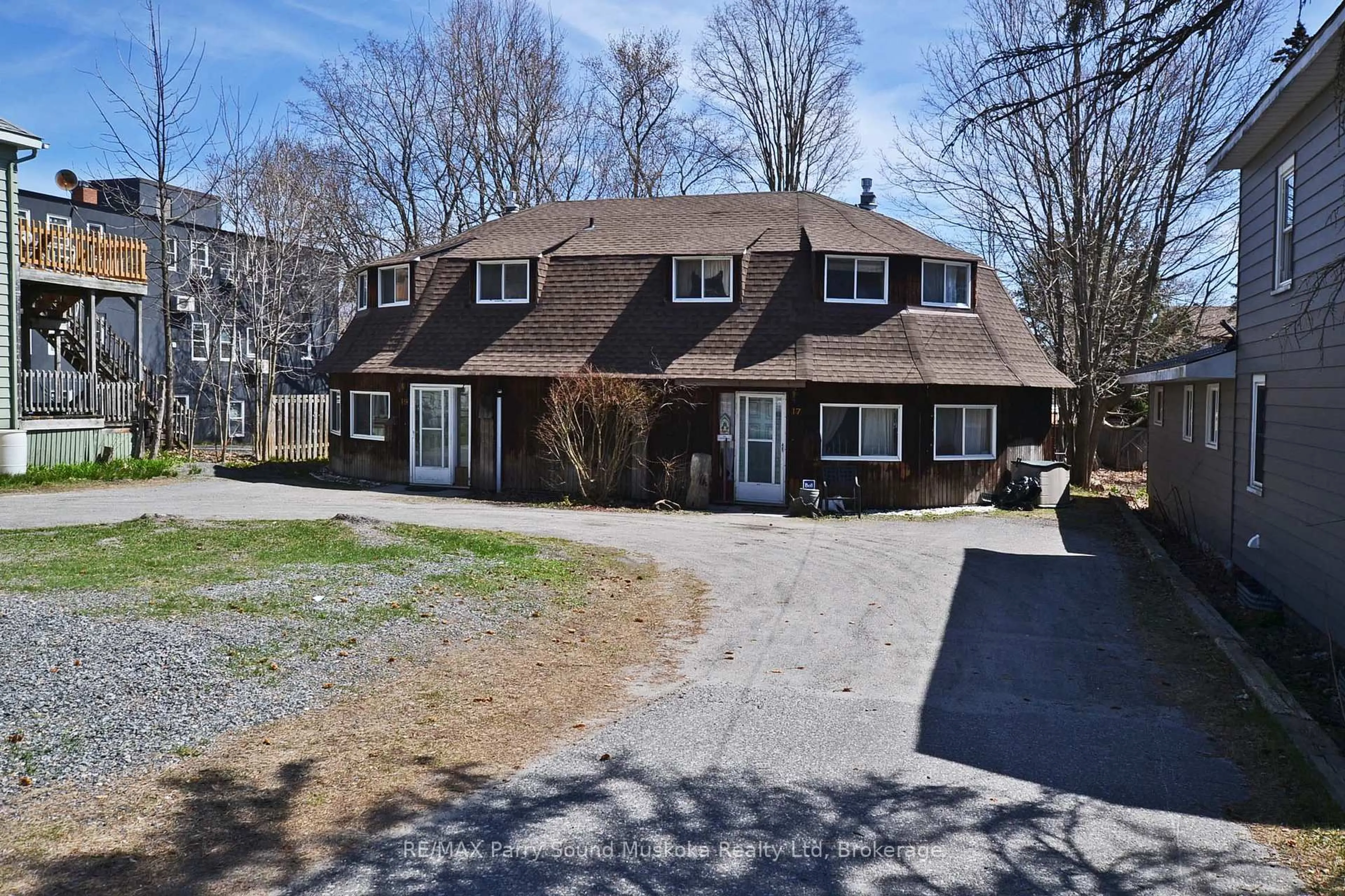 A pic from outside/outdoor area/front of a property/back of a property/a pic from drone, street for 17 - 19 Church St, Parry Sound Ontario P2A 1Y2