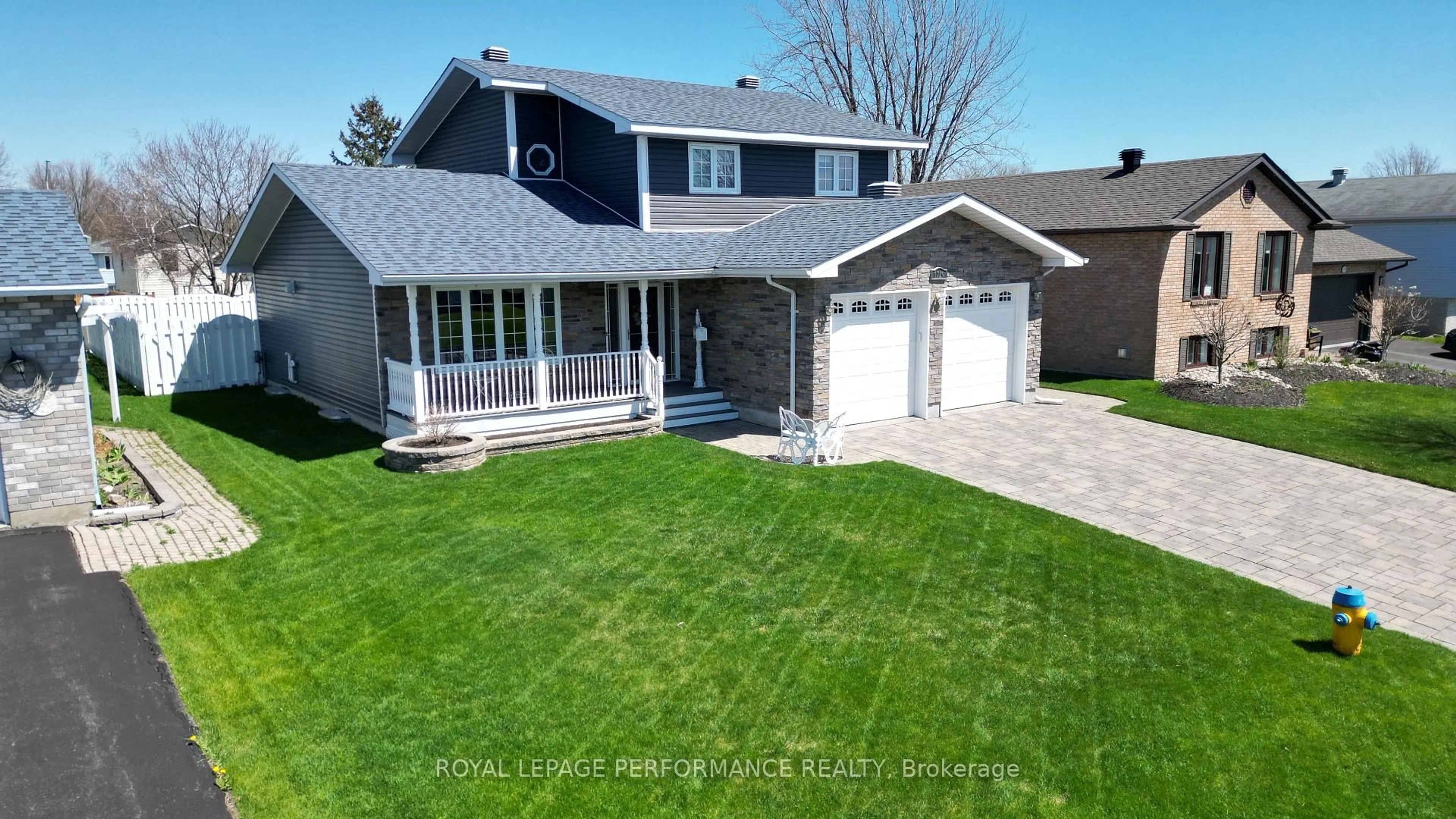 Home with vinyl exterior material, street for 1729 MacIntyre Ave, Cornwall Ontario K6J 5T7