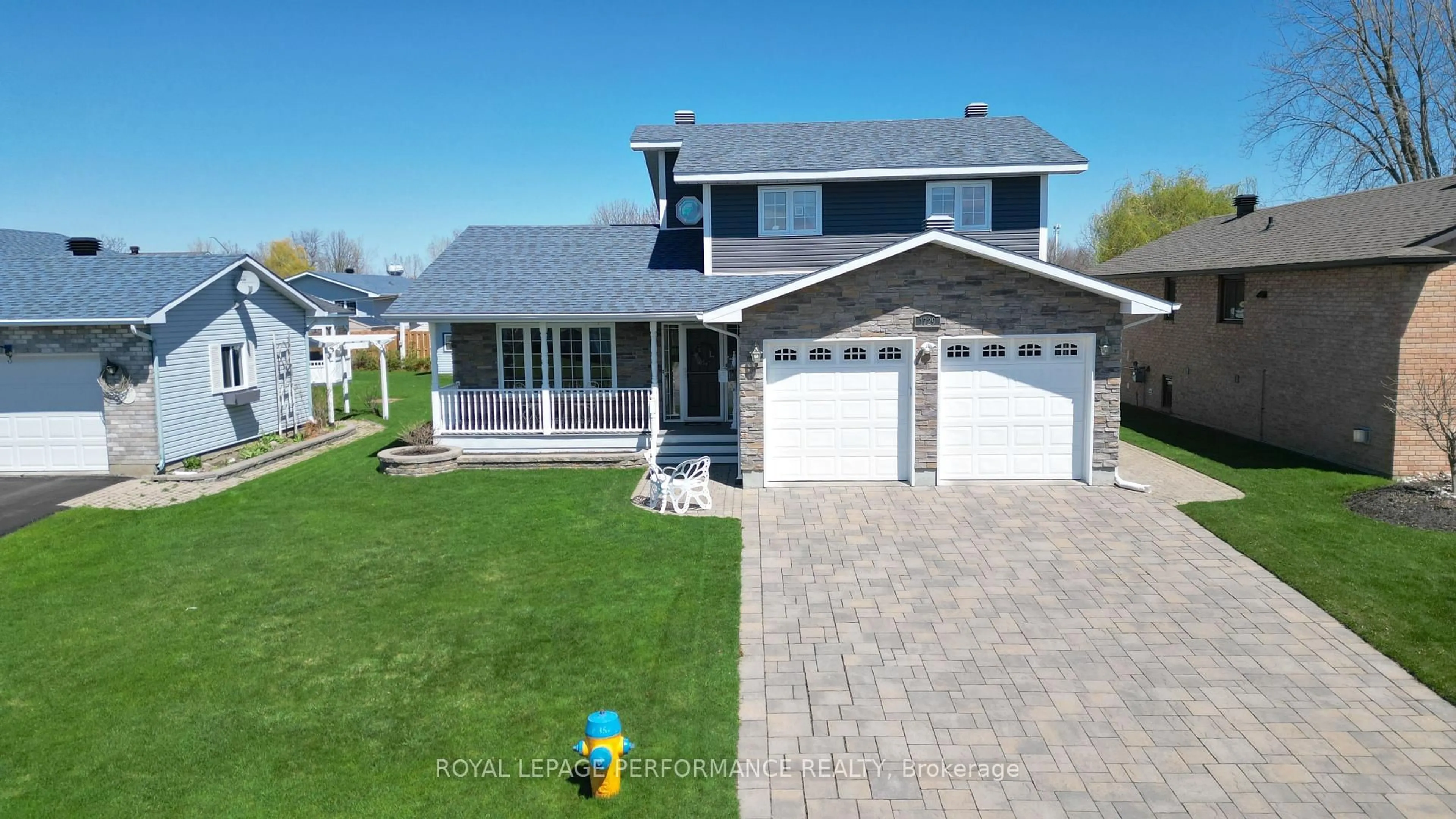 A pic from outside/outdoor area/front of a property/back of a property/a pic from drone, street for 1729 MacIntyre Ave, Cornwall Ontario K6J 5T7