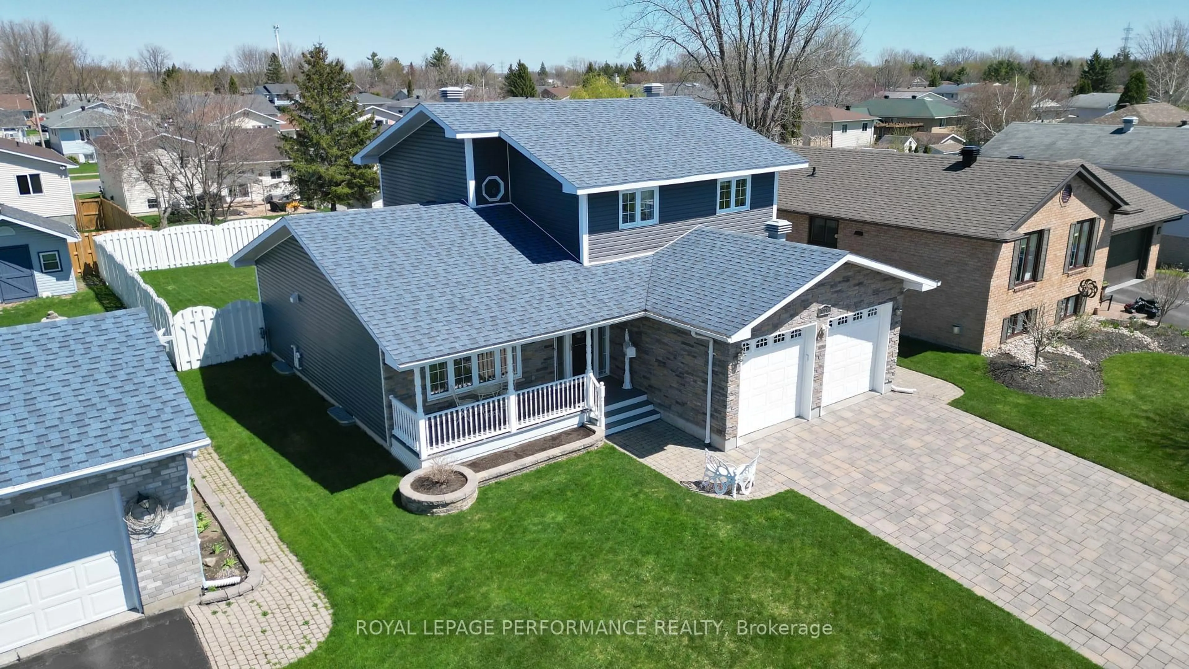 A pic from outside/outdoor area/front of a property/back of a property/a pic from drone, street for 1729 MacIntyre Ave, Cornwall Ontario K6J 5T7