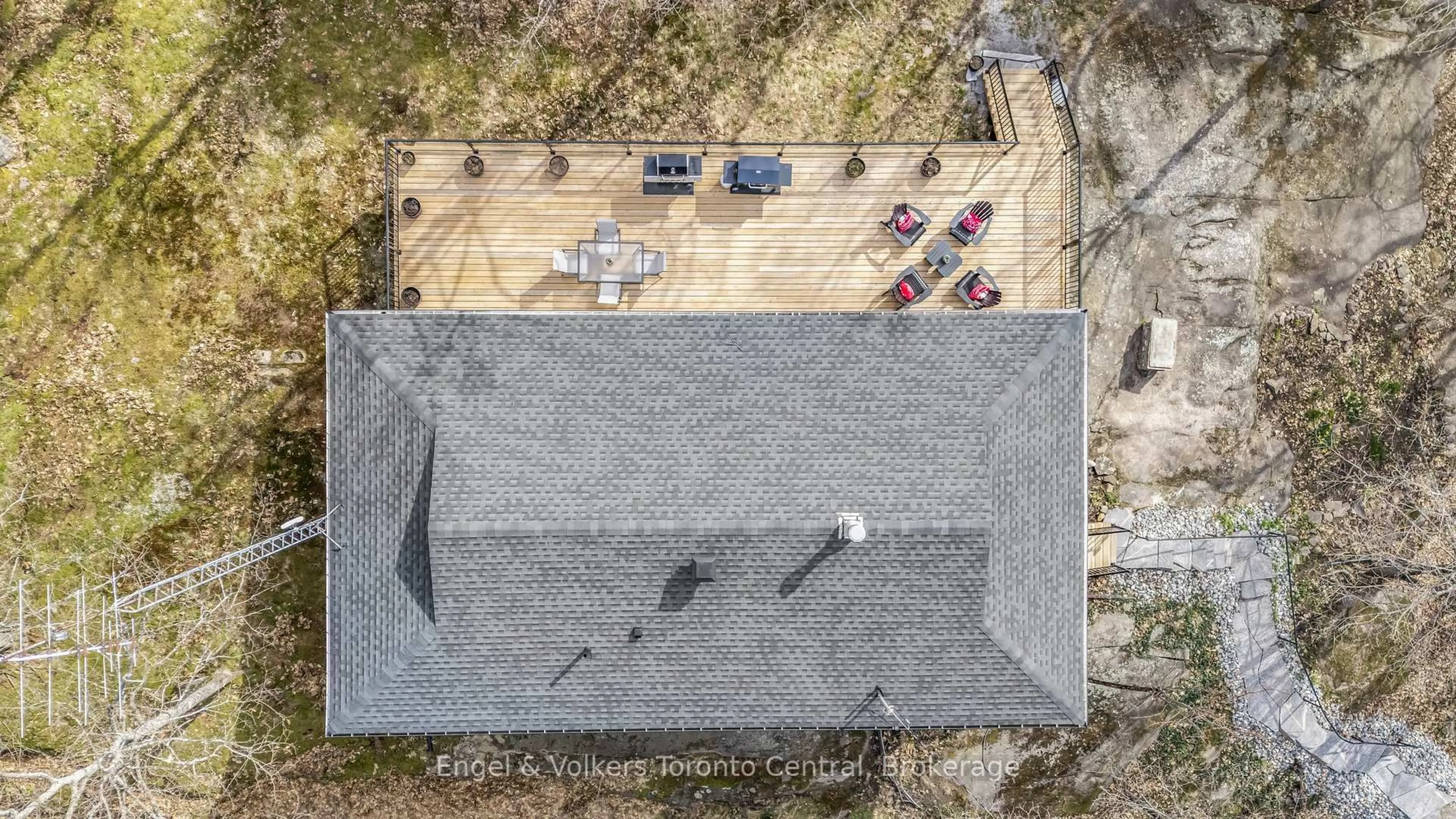 A pic from outside/outdoor area/front of a property/back of a property/a pic from drone, building for 2481 Falkenburg Rd, Muskoka Lakes Ontario P0B 1J0