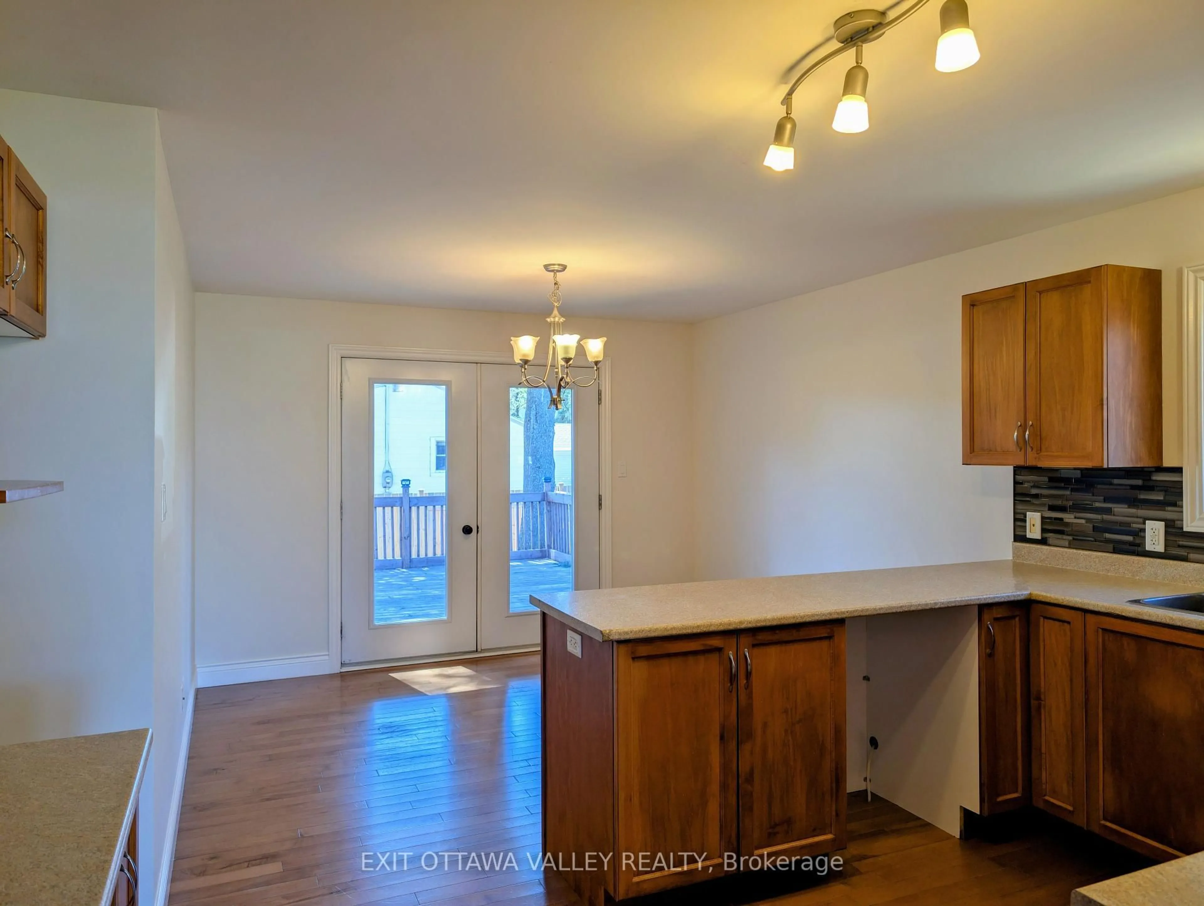 Unknown for 2059 Sandstone Cres, Petawawa Ontario K8H 0B2