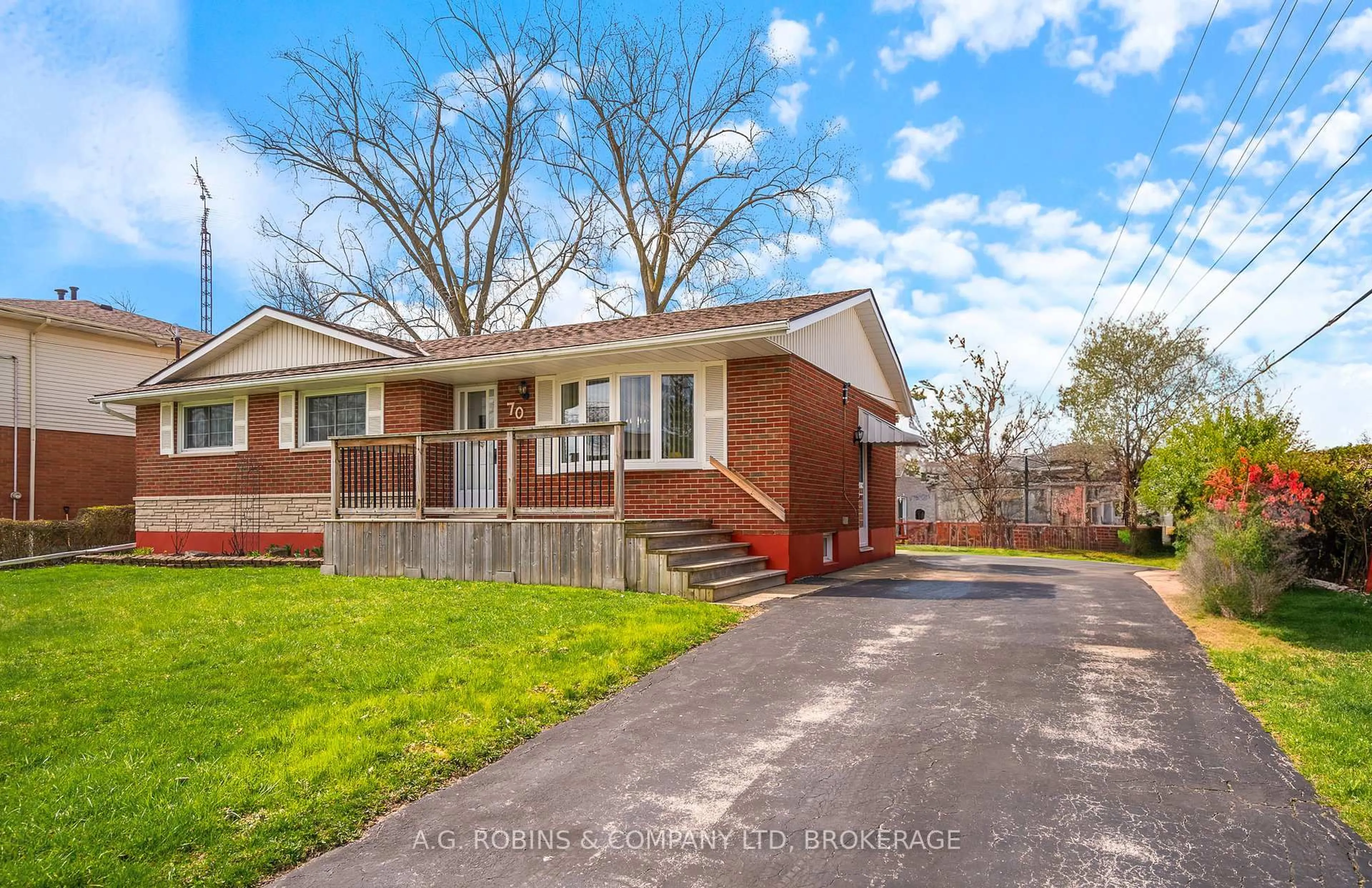 Home with brick exterior material, street for 70 Radford Ave, Fort Erie Ontario L2A 5H8