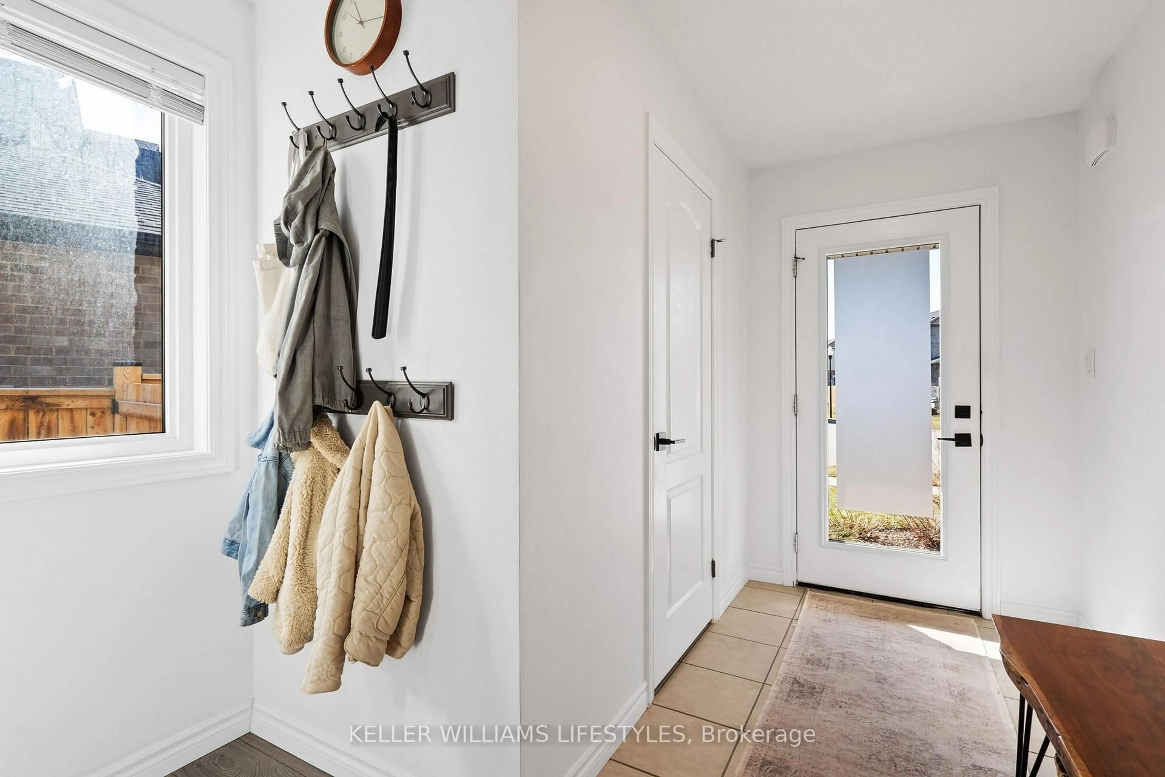 Indoor entryway for 73 Yvonne Cres, London South Ontario N5Z 0A5