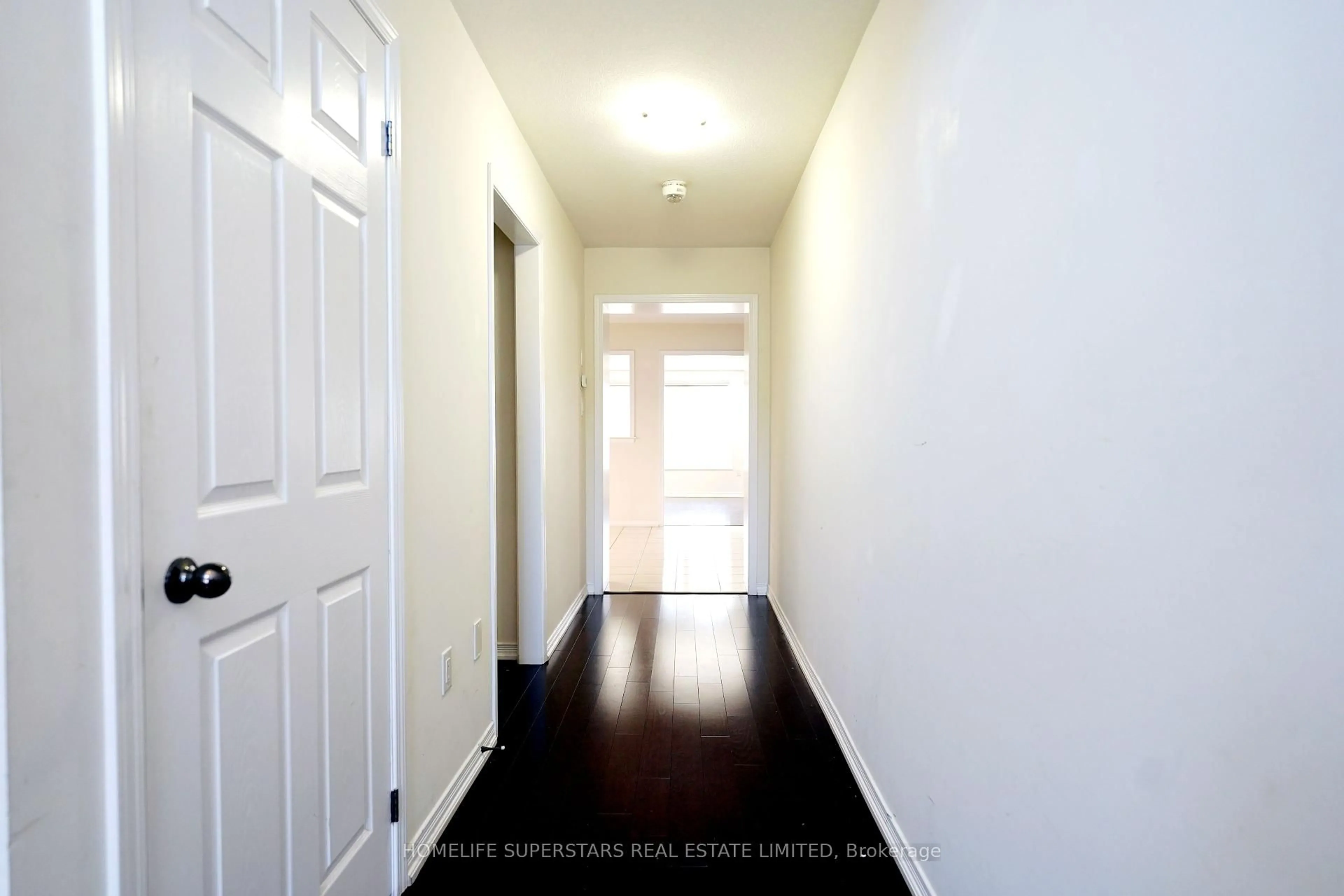 Indoor entryway for 7836 Hoptree Rd, Niagara Falls Ontario L2H 2Y6