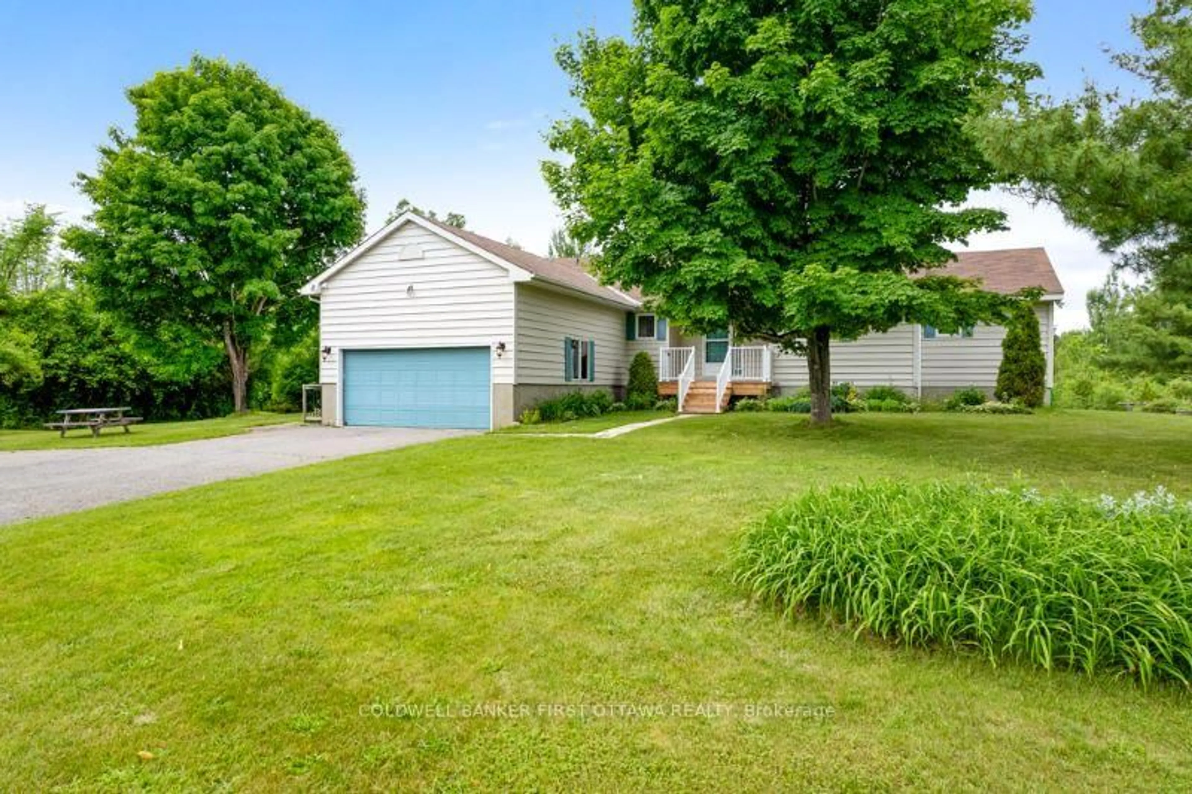 A pic from outside/outdoor area/front of a property/back of a property/a pic from drone, street for 640 MCCONNELL Rd, Merrickville Ontario K0G 1N0