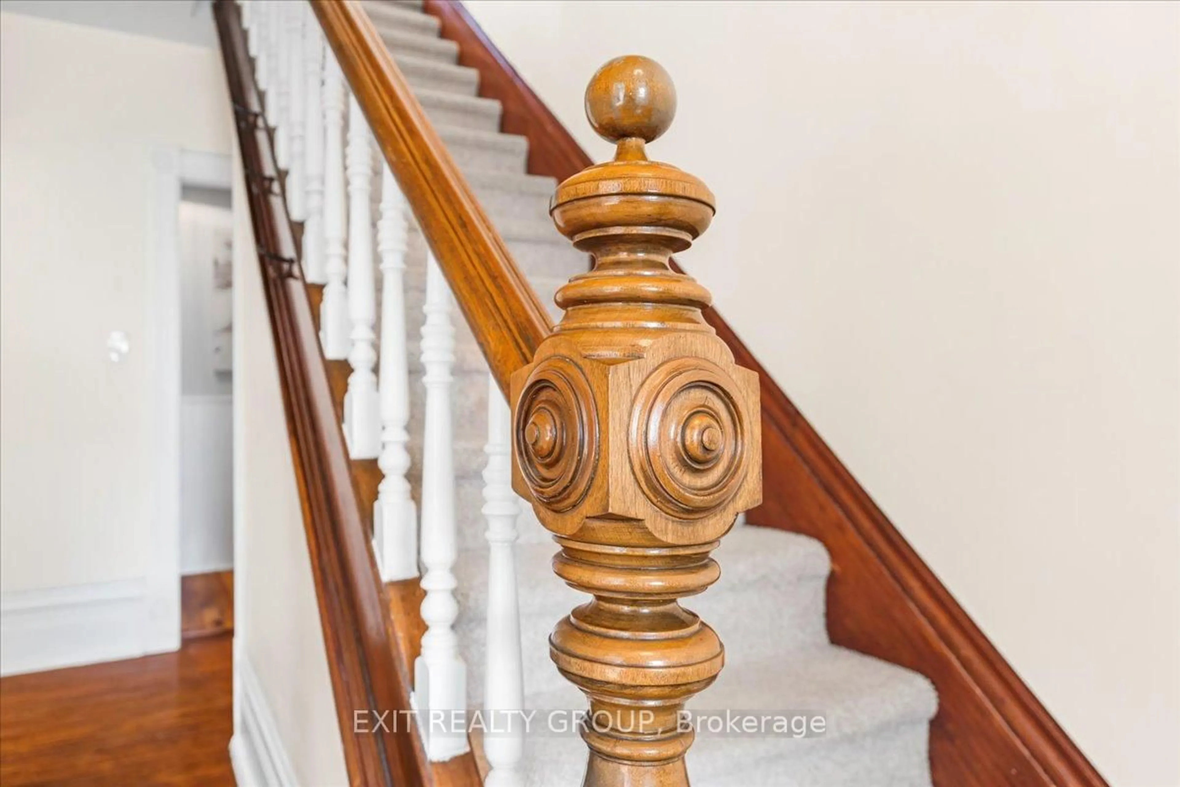 Stairs for 207 Durham St, Madoc Ontario K0K 2K0