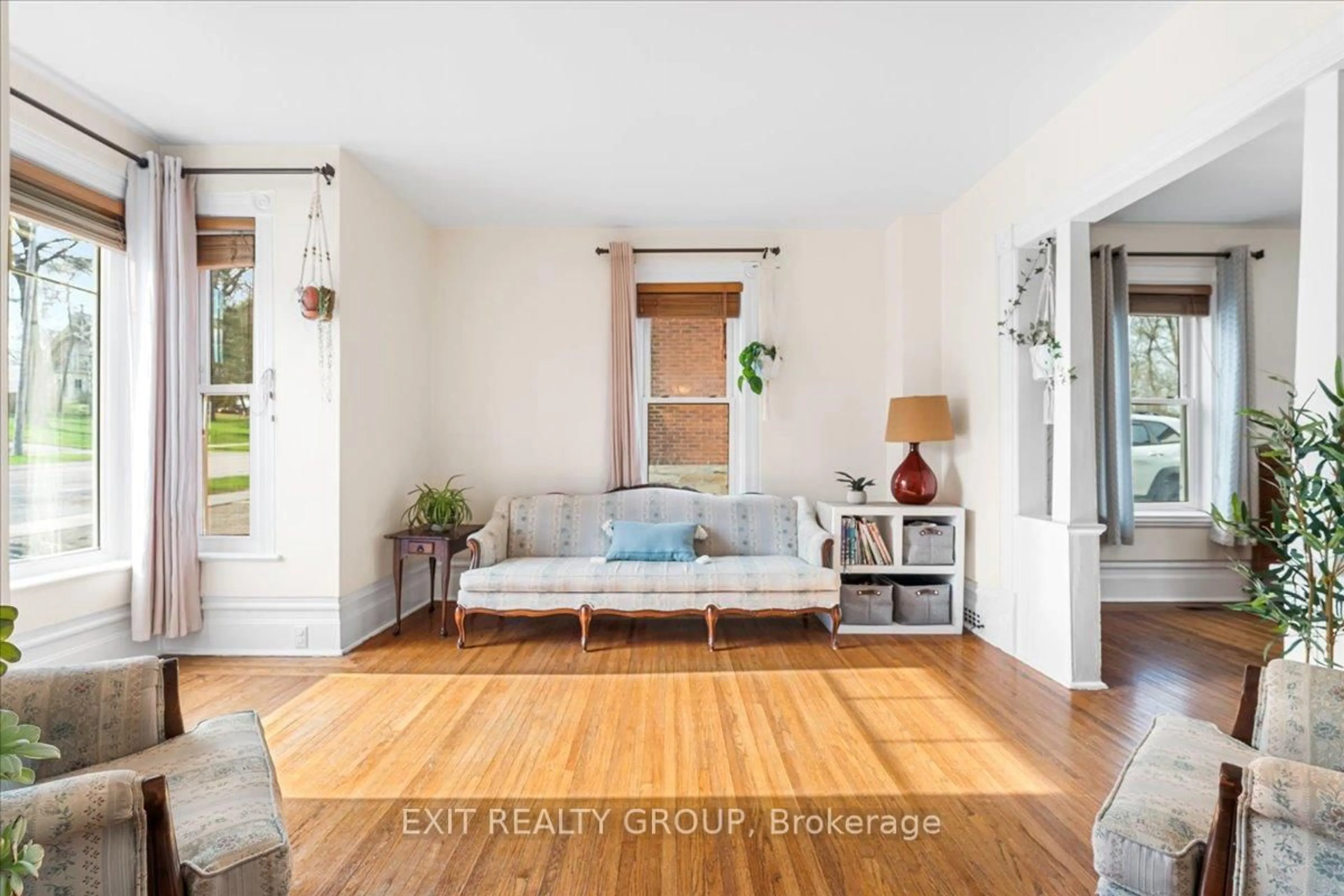 Indoor entryway for 207 Durham St, Madoc Ontario K0K 2K0