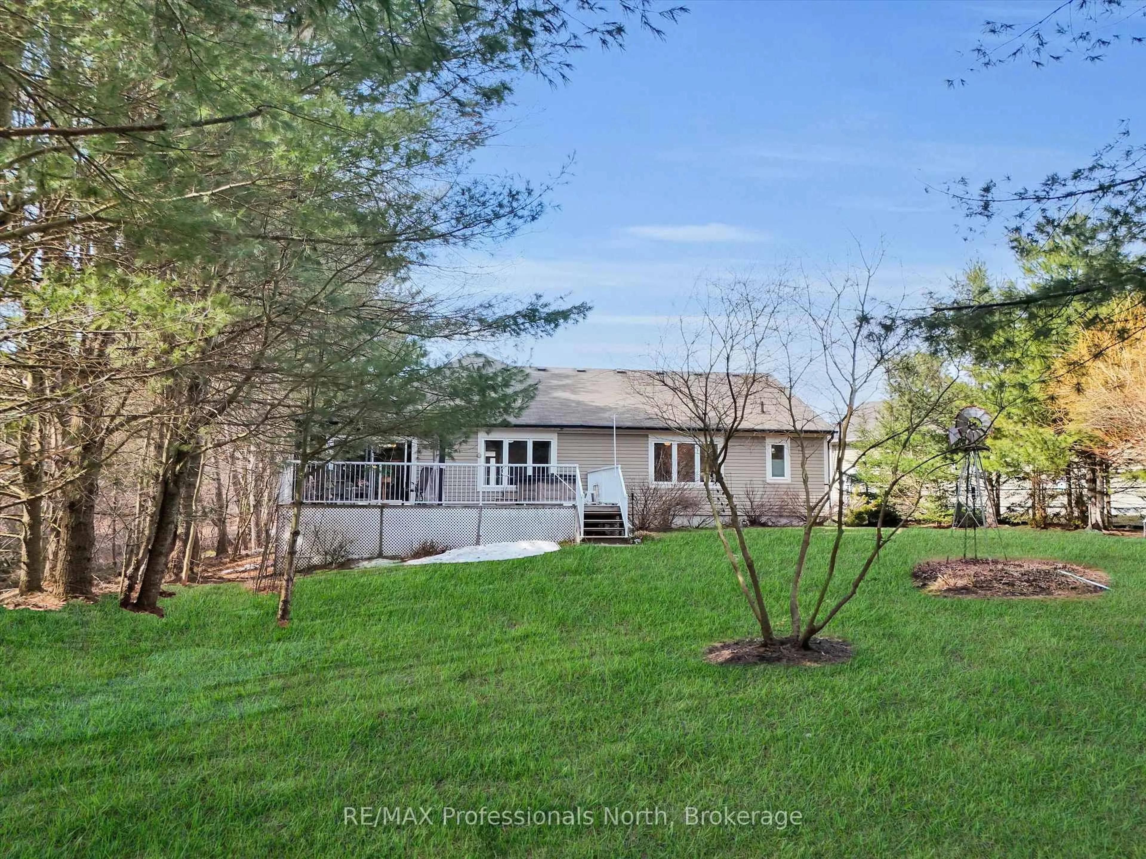 A pic from outside/outdoor area/front of a property/back of a property/a pic from drone, water/lake/river/ocean view for 3 Clearstream Crt, Bracebridge Ontario P1L 0A3
